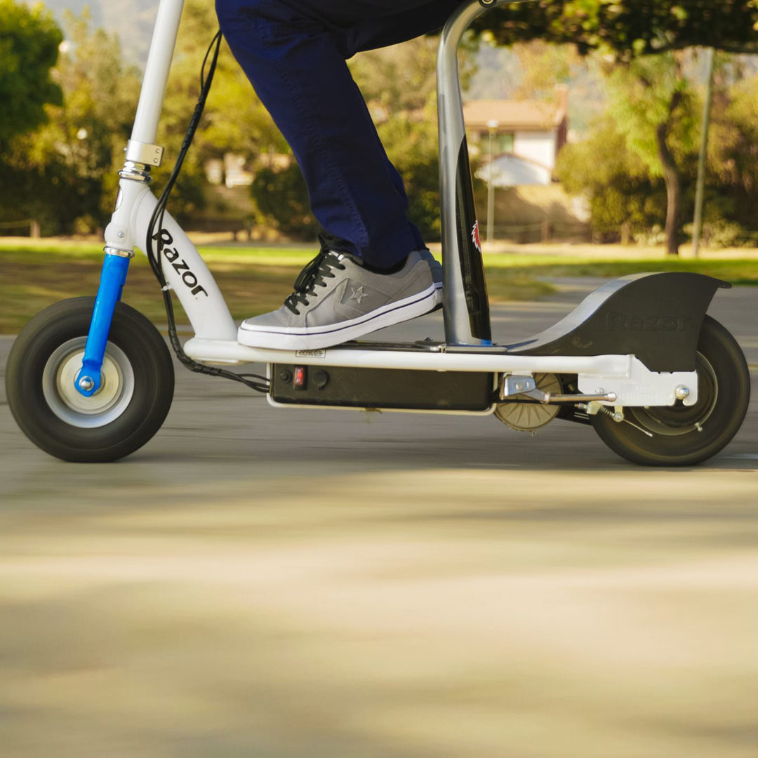 Razor Seated Electric Scooter for Kids, Pneumatic Tires, Seat, White/Blue (Used)