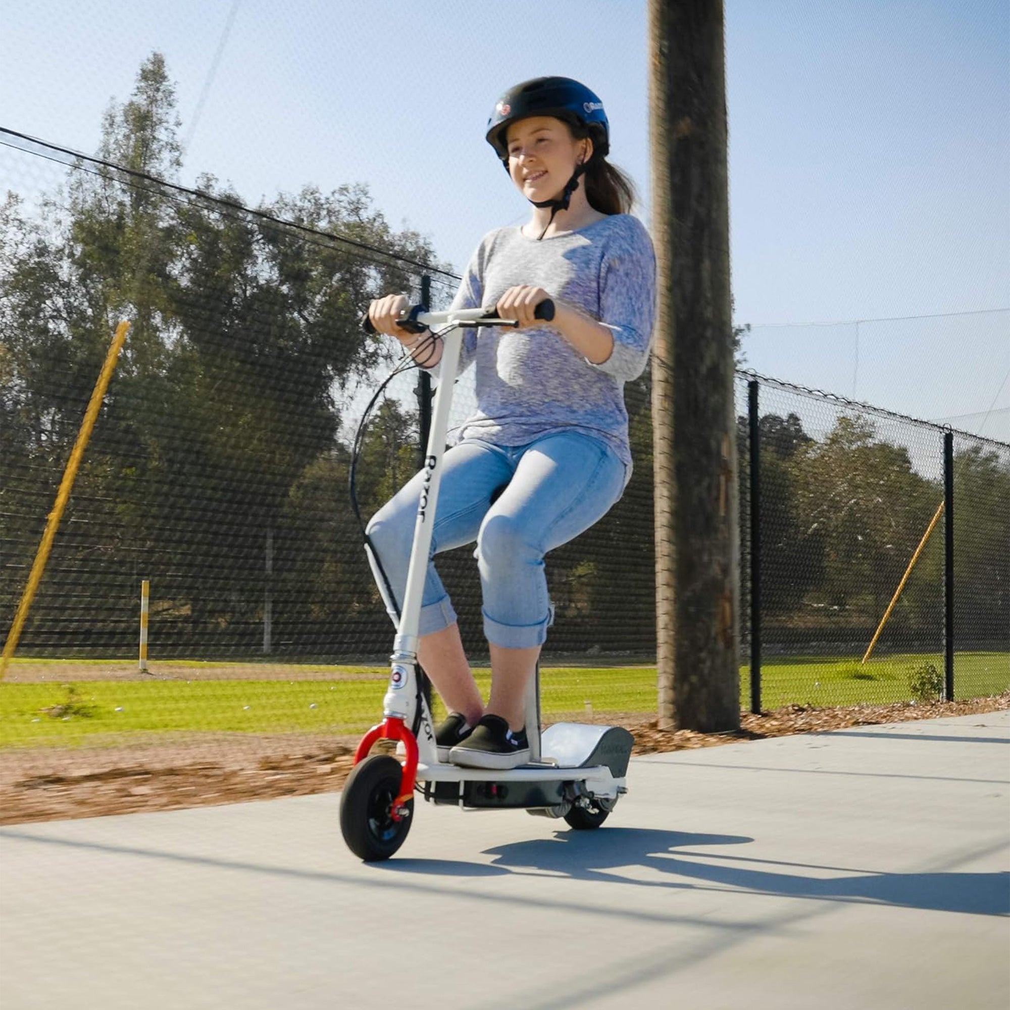 Razor Seated Electric 12 MPH Scooter w/ Twist Grip Throttle & Brake, White(Used) - VMInnovations
