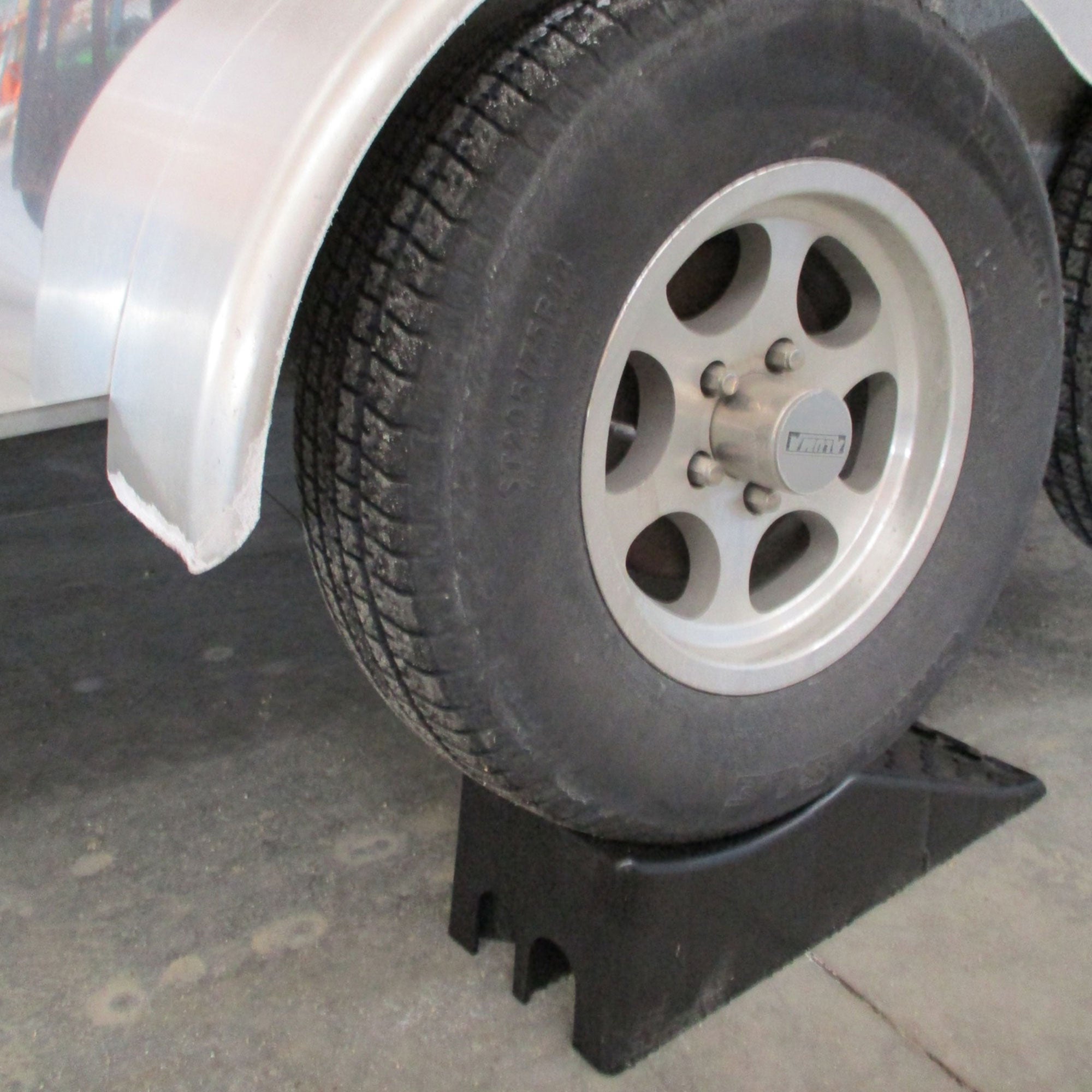 Shop Tuff Tandem Wheel Changing Ramp with 5.5 Inch Lift, 6 Ton Capacity, Black - VMInnovations