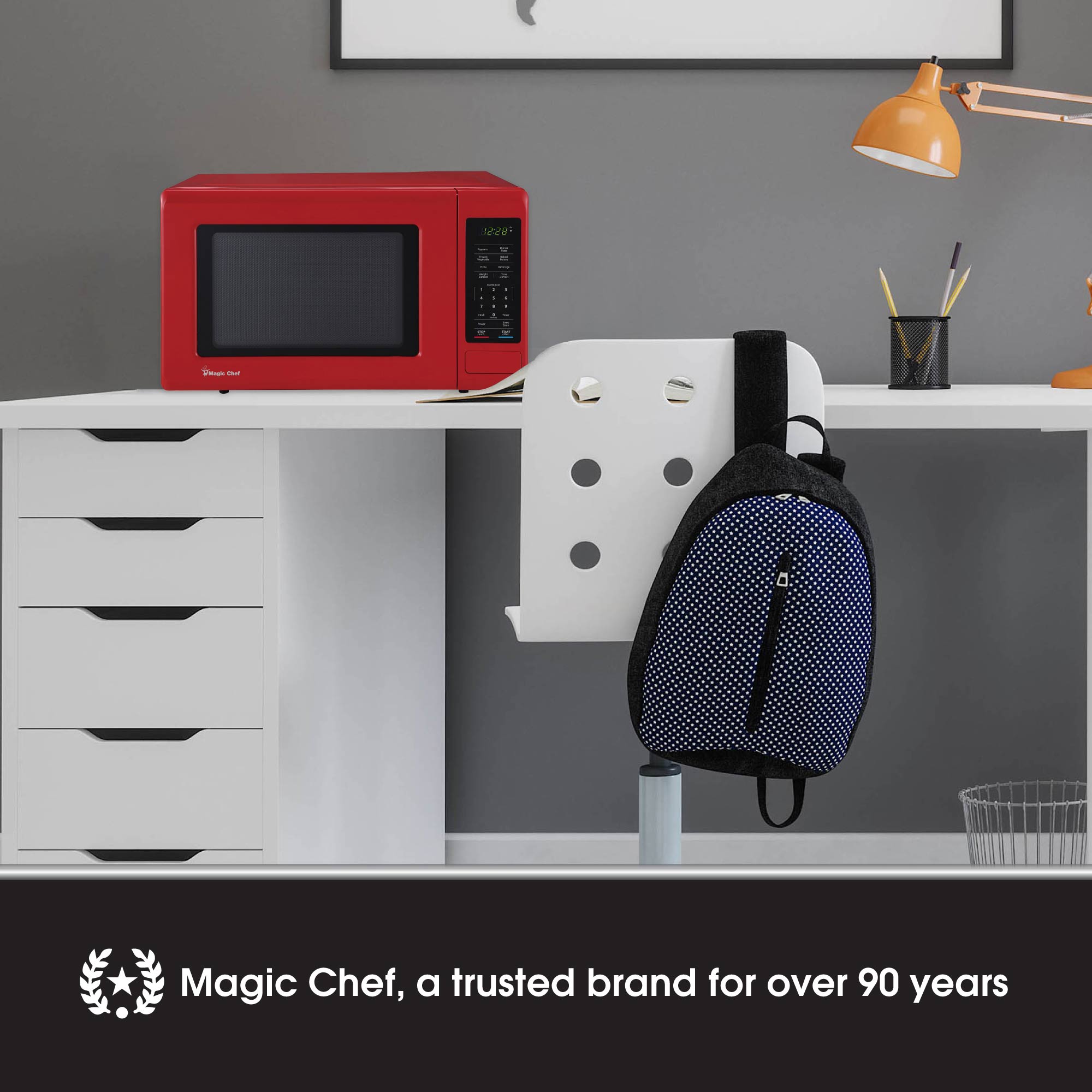 Magic Chef 0.9 Cubic Feet 900 Watt Stainless Countertop Microwave Oven,Red(Used) - VMInnovations