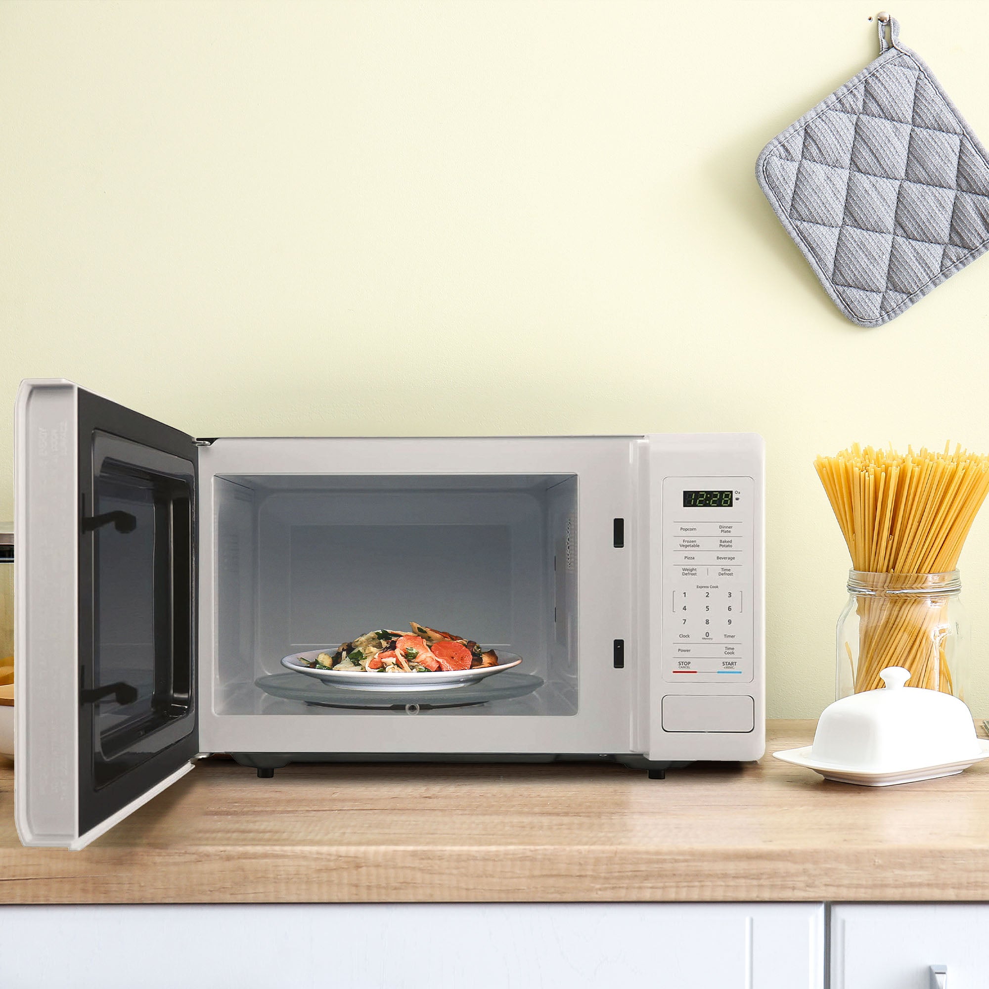 Magic Chef 0.9 Cubic Feet 900 Watt Stainless Microwave Oven, White (Used)