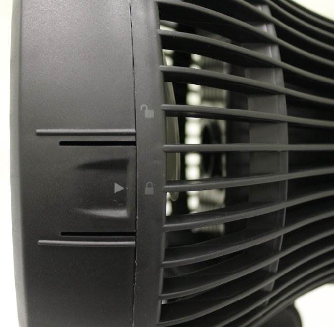Holmes HAOF910 Blizzard Table Fan Oscillating with Removable Grill (Open Box)