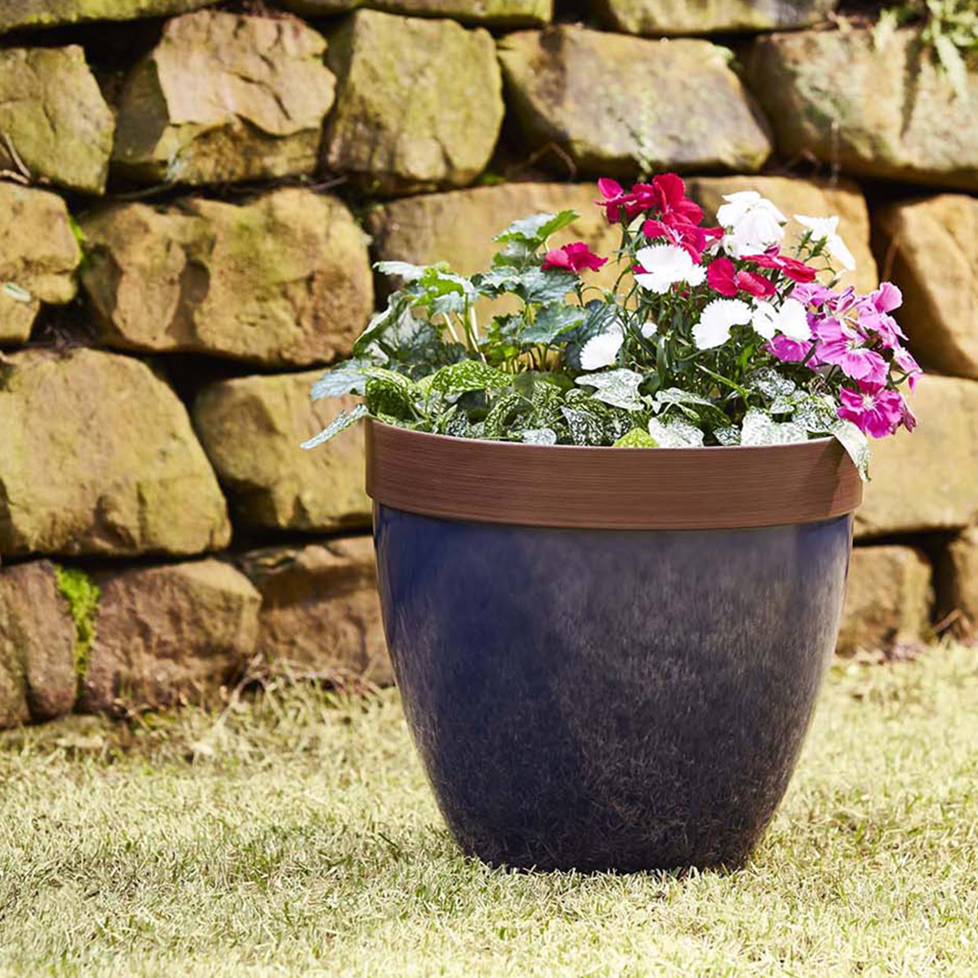Southern Patio 15-Inch Hornsby Resin Planter with Drainage Hole and Plug, Blue