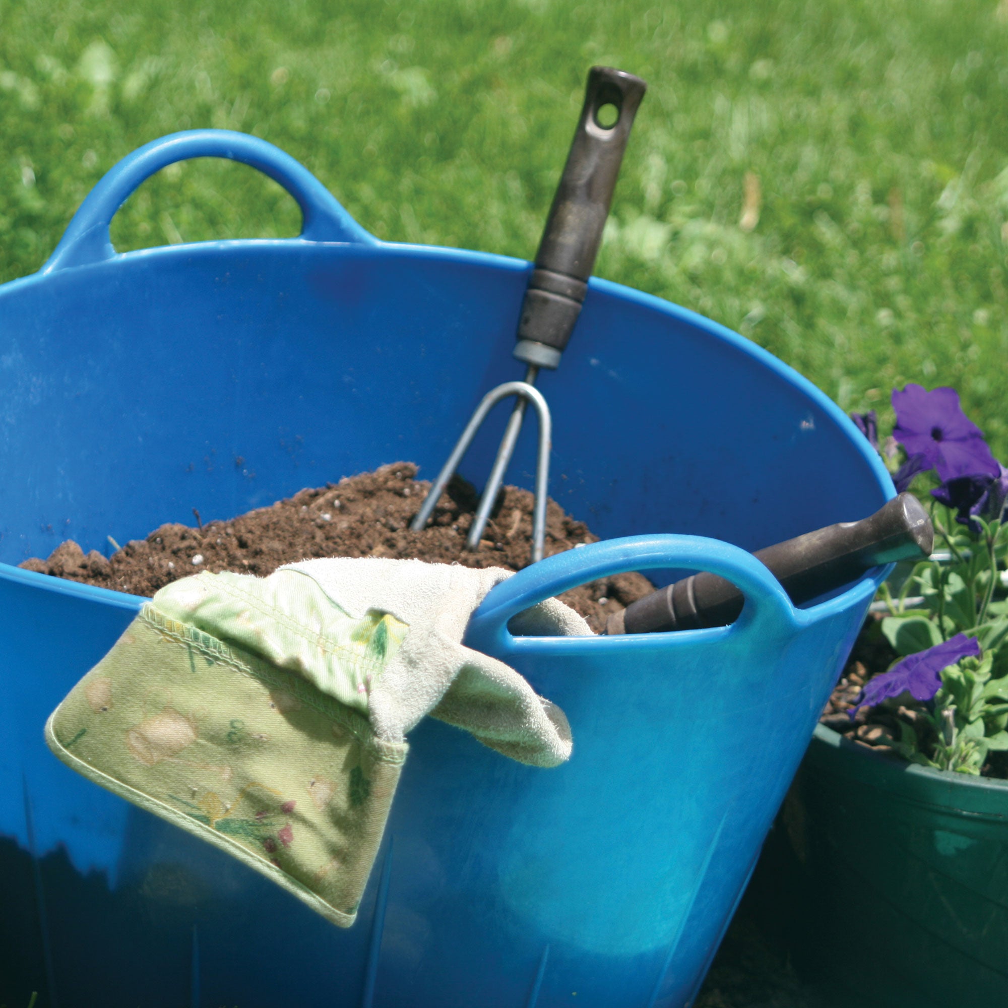 Little Giant 11 Gallon Heavy Duty Farm Bucket Poly/Rubber Flex Tub with Handles - VMInnovations