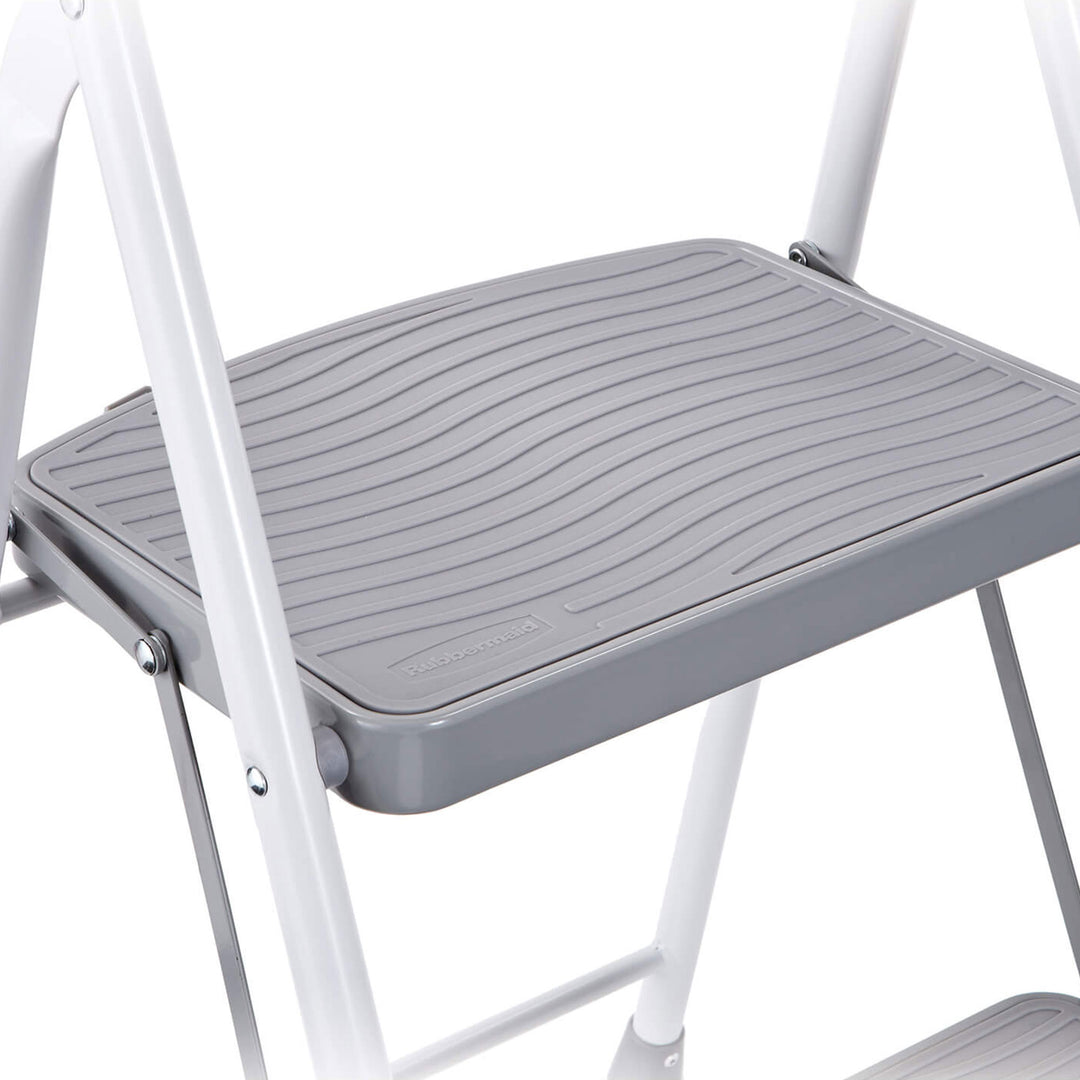 Rubbermaid 3 Step 225 Lb Capacity Folding Ladder Steel Step Stool Open Box)
