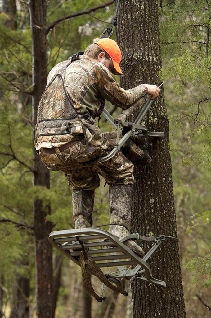 Summit Razor SD Self Climbing Treestand - Deer Hunting + Camo Storage Bags