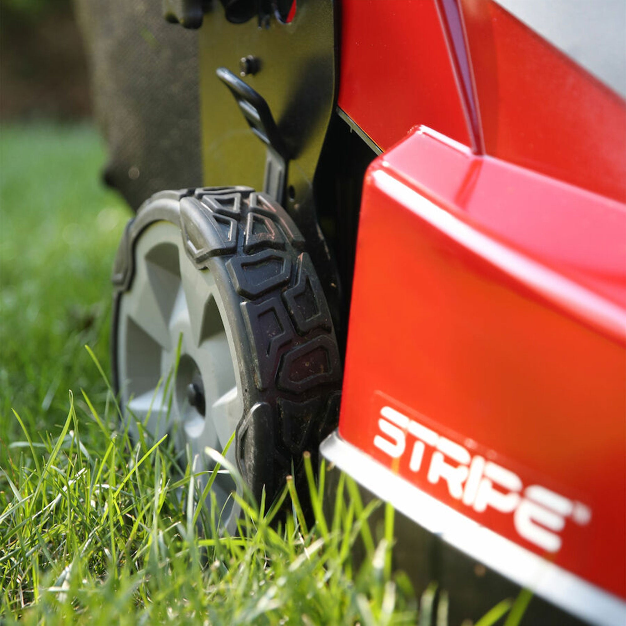 Toro Foldable 60-Volt 21-Inch Stripe Electric Battery Push Lawn Mower (Open Box) - VMInnovations