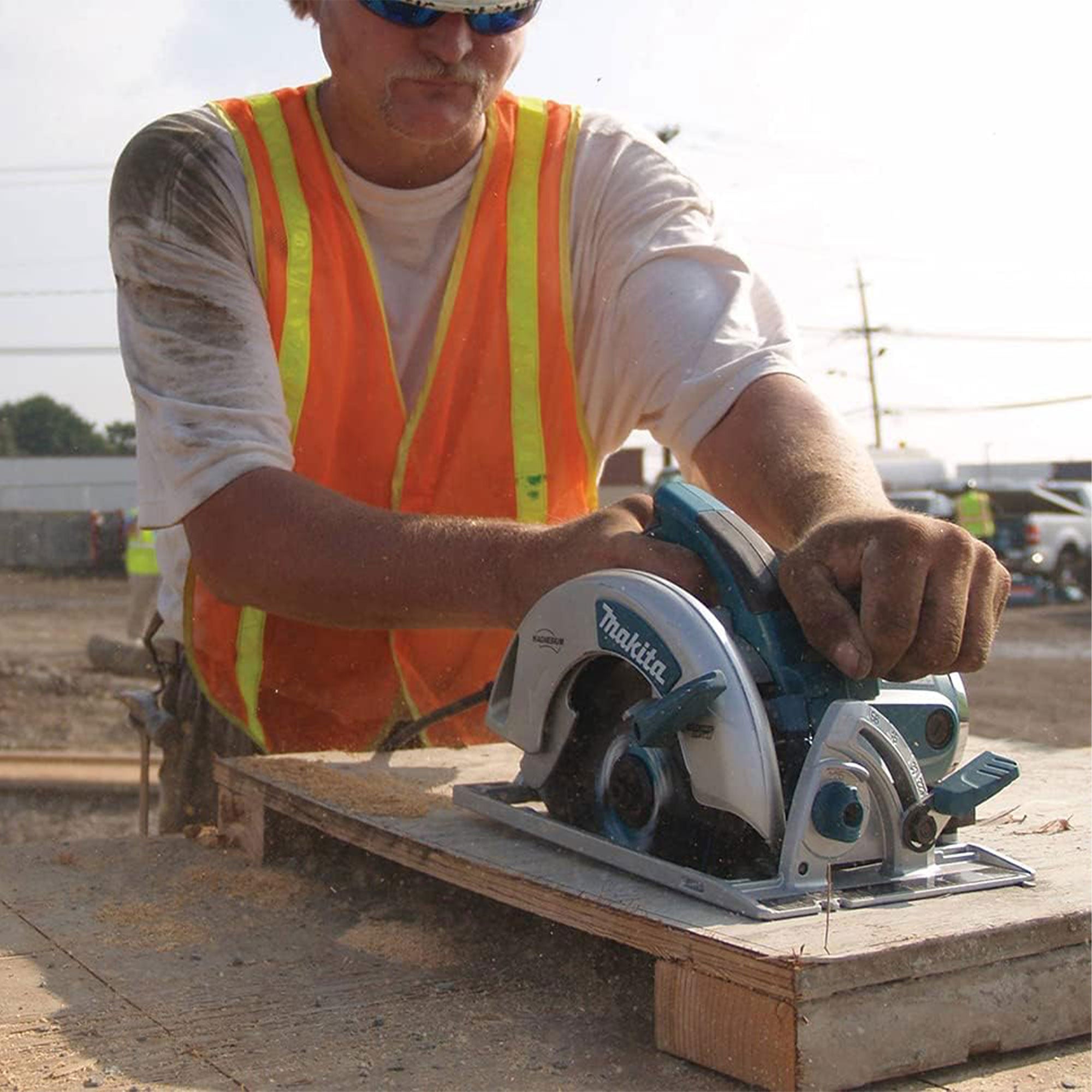 Makita 10.6lb Magnesium 7.25 Inch Circular Saw w/Built In LED Light, Blue (Used) - VMInnovations