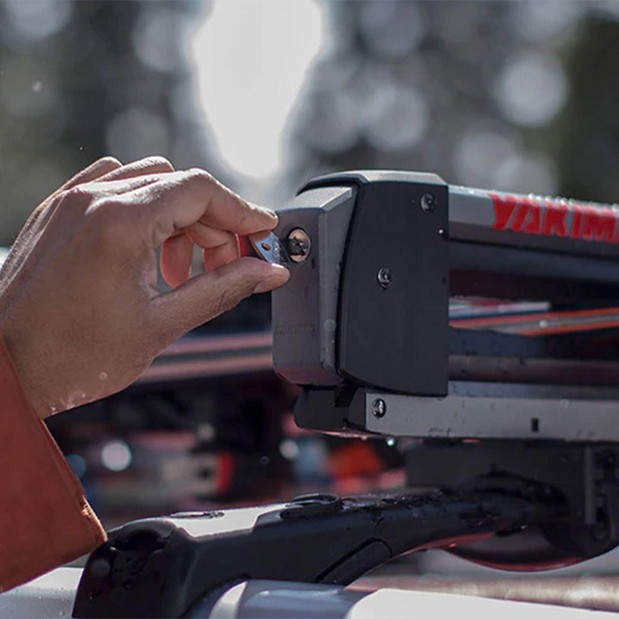 Yakima FreshTrack 4 Universal Car Roof Top Mount Ski/Snowboard Rack, Black(Used) - VMInnovations
