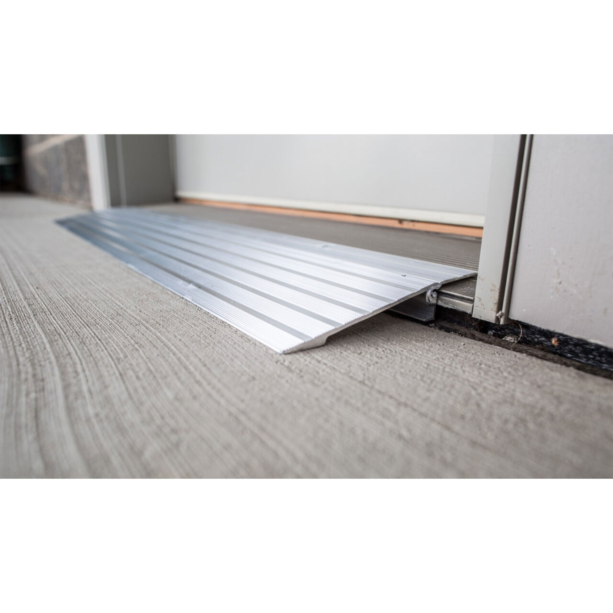 EZ-ACCESS TRANSITIONS 2” Portable Self Supporting Aluminum Entry Ramp (Open Box) - VMInnovations