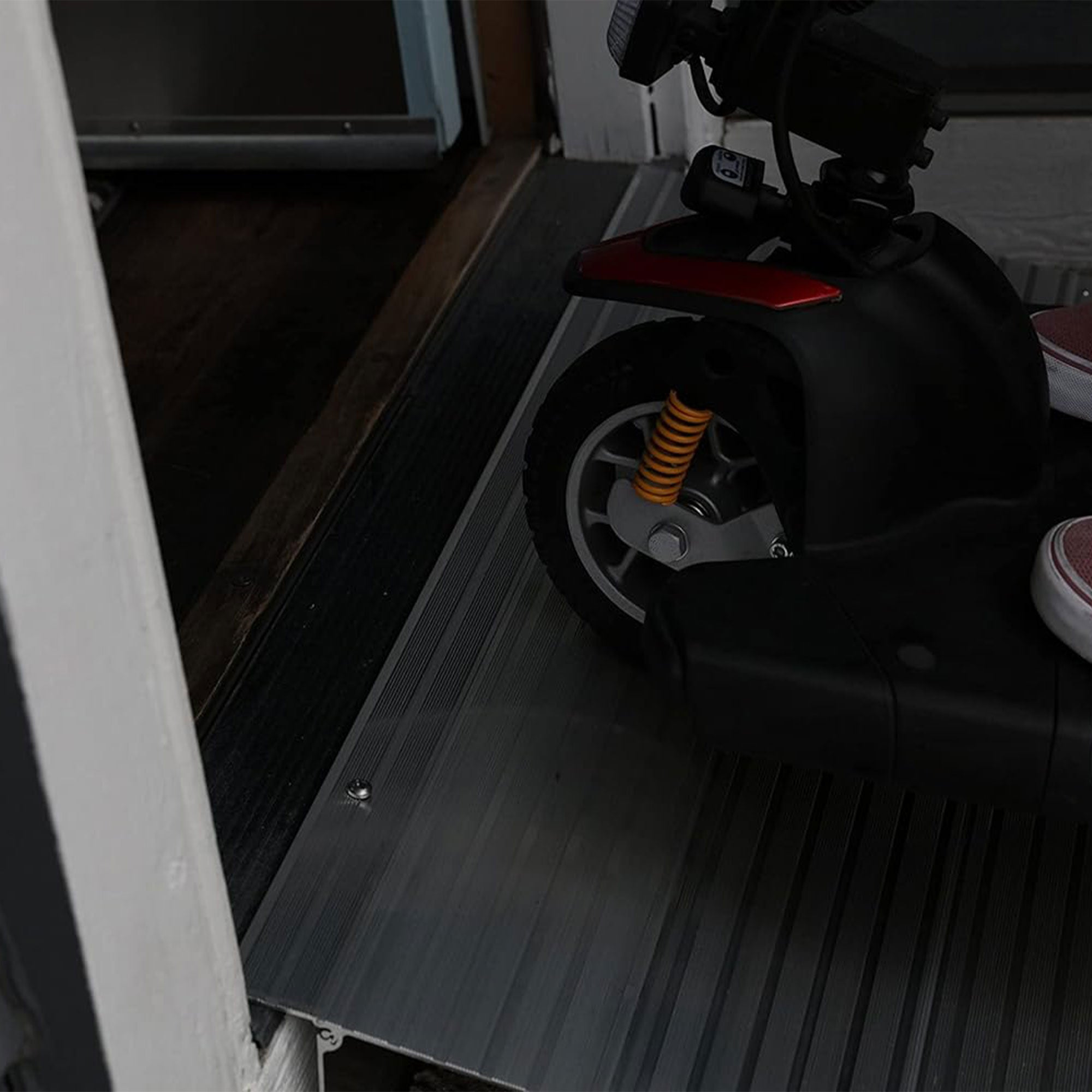 EZ-ACCESS TRANSITIONS 2” Portable Self Supporting Aluminum Entry Ramp (Open Box) - VMInnovations