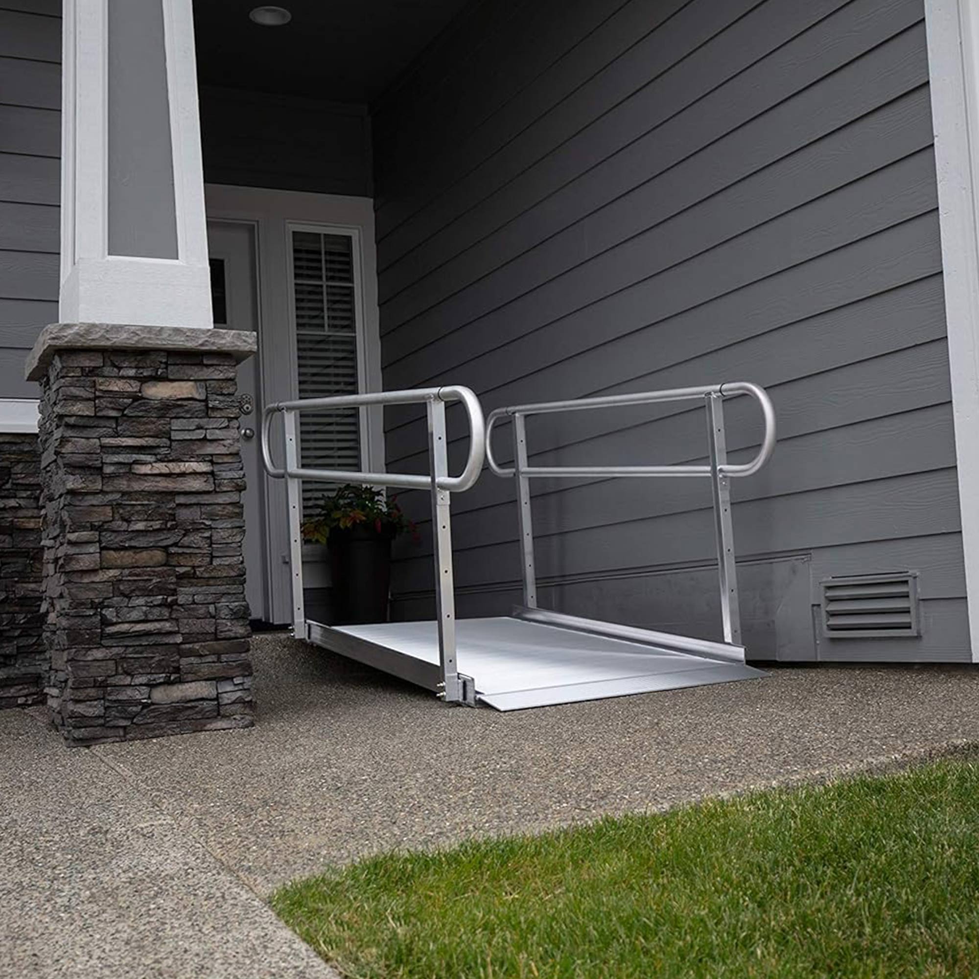 EZ-ACCESS GATEWAY 3G 7 Foot Solid Surface Aluminum Portable Wheelchair Ramp - VMInnovations