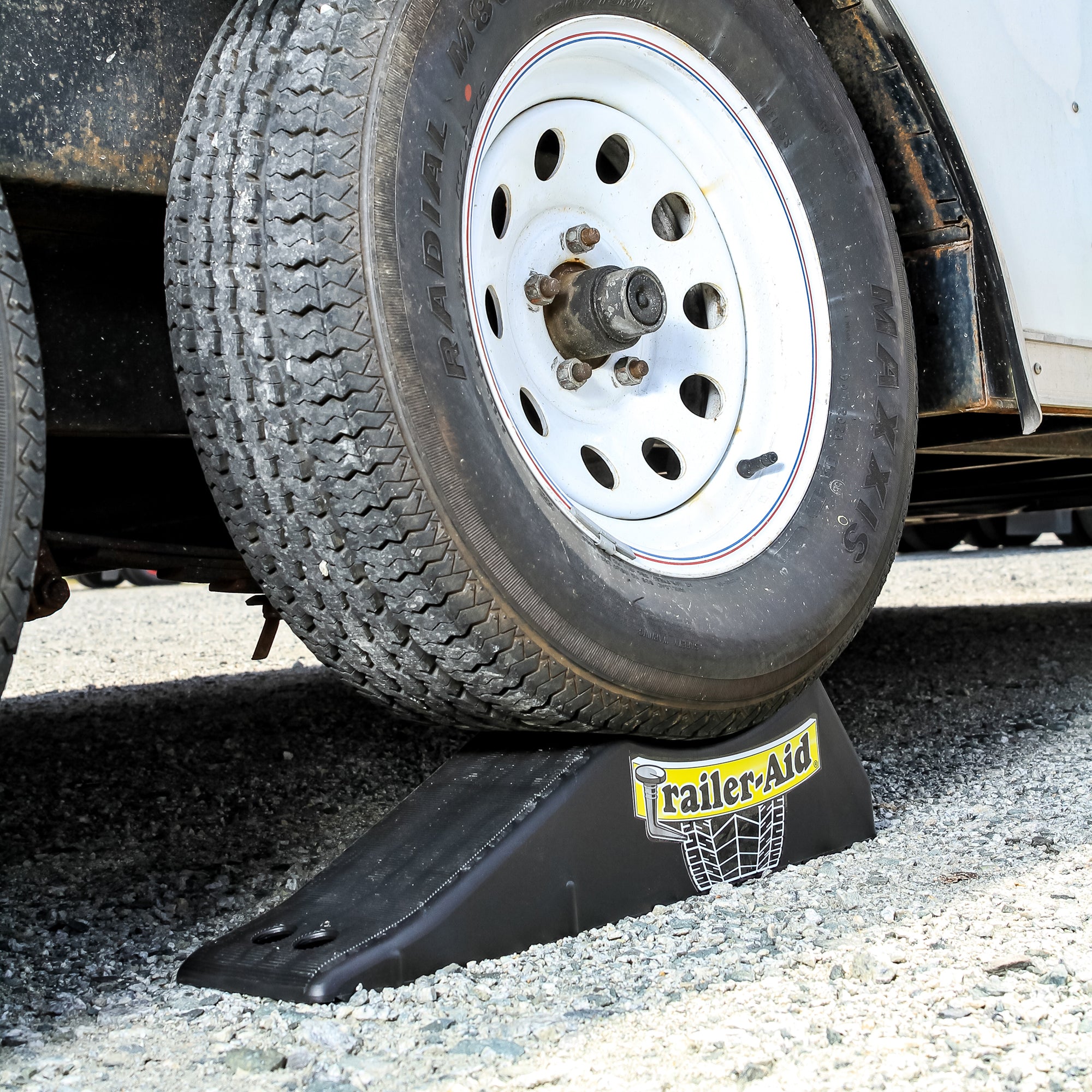 Camco Trailer Aid Tandem Trailer Tire Changing Ramp with 4.5 Inch Lift, Black - VMInnovations