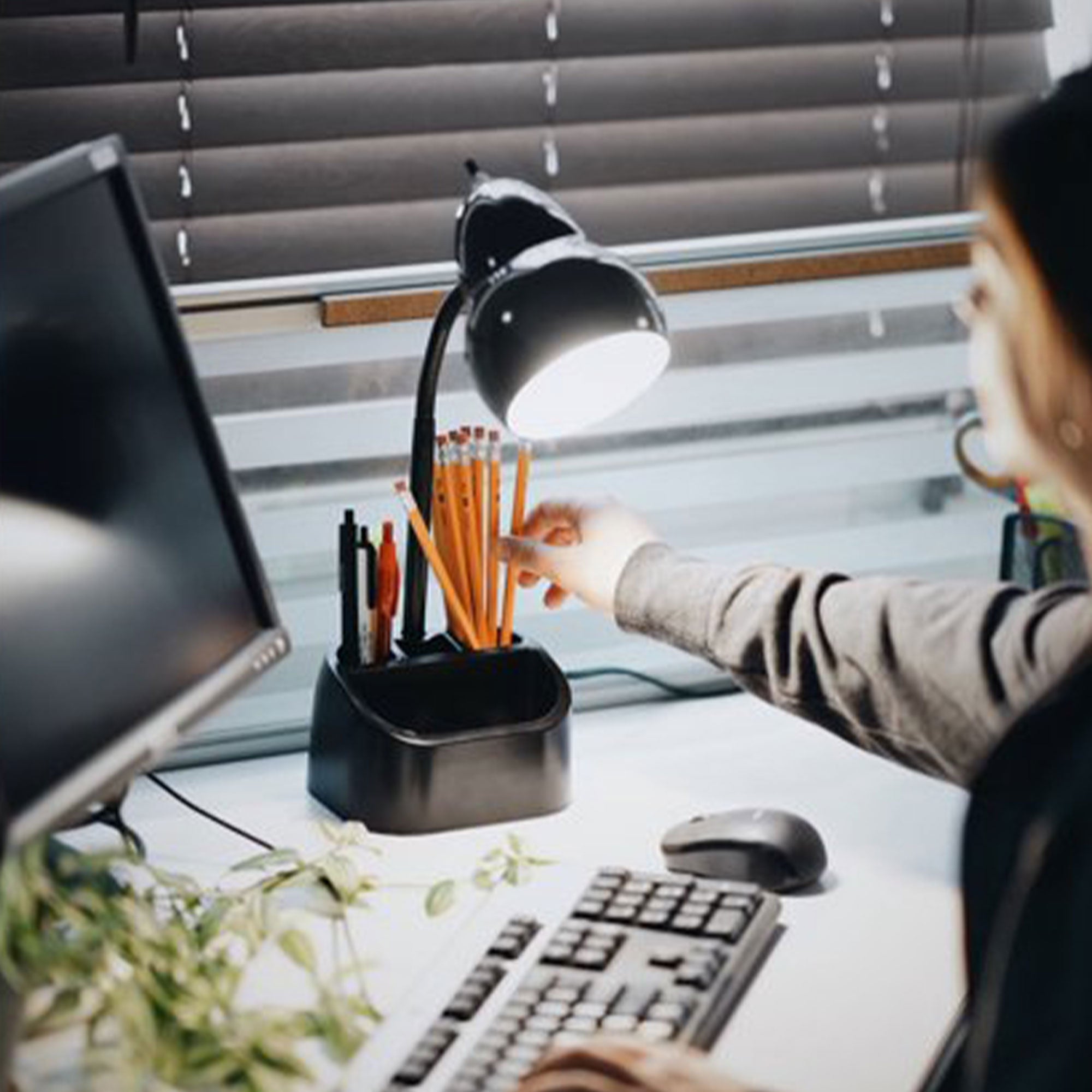 Globe Electric LED Goose Neck Desk Lamp with USB Port and Organizer (Used) - VMInnovations