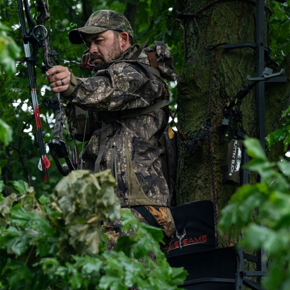 Big Game Captain XC Steel Hang-On Treestand with 20 x 30 Flip-Back Seat, Black