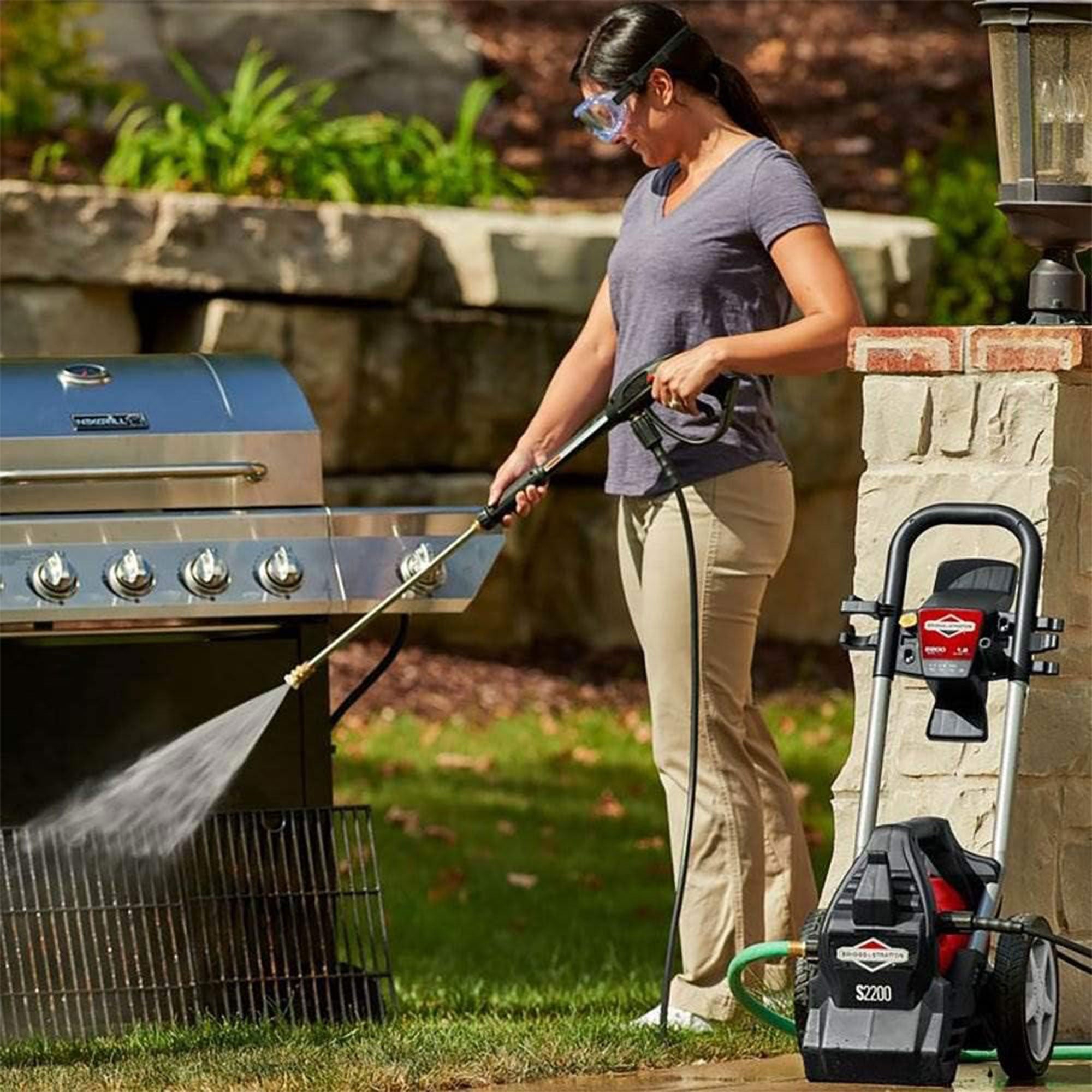 Briggs & Stratton 2200 Max PSI/1.2 Max Pressure Washer w/25 ft Hose (Open Box) - VMInnovations