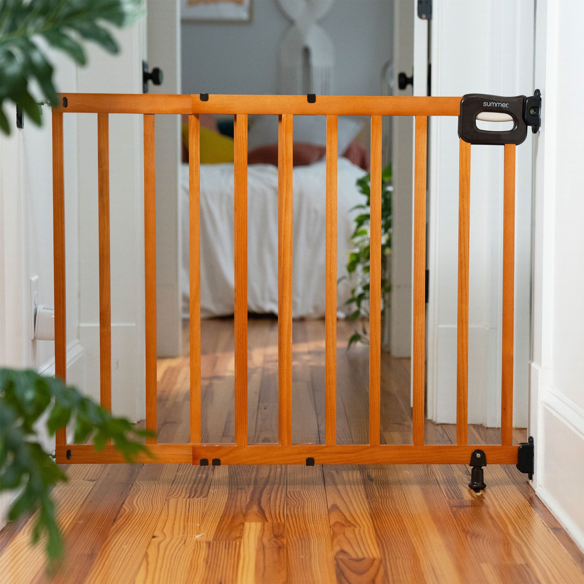 Summer 32" Deluxe Stairway Secure Safety Pet and Baby Gate, Oak Wood (Open Box) - VMInnovations