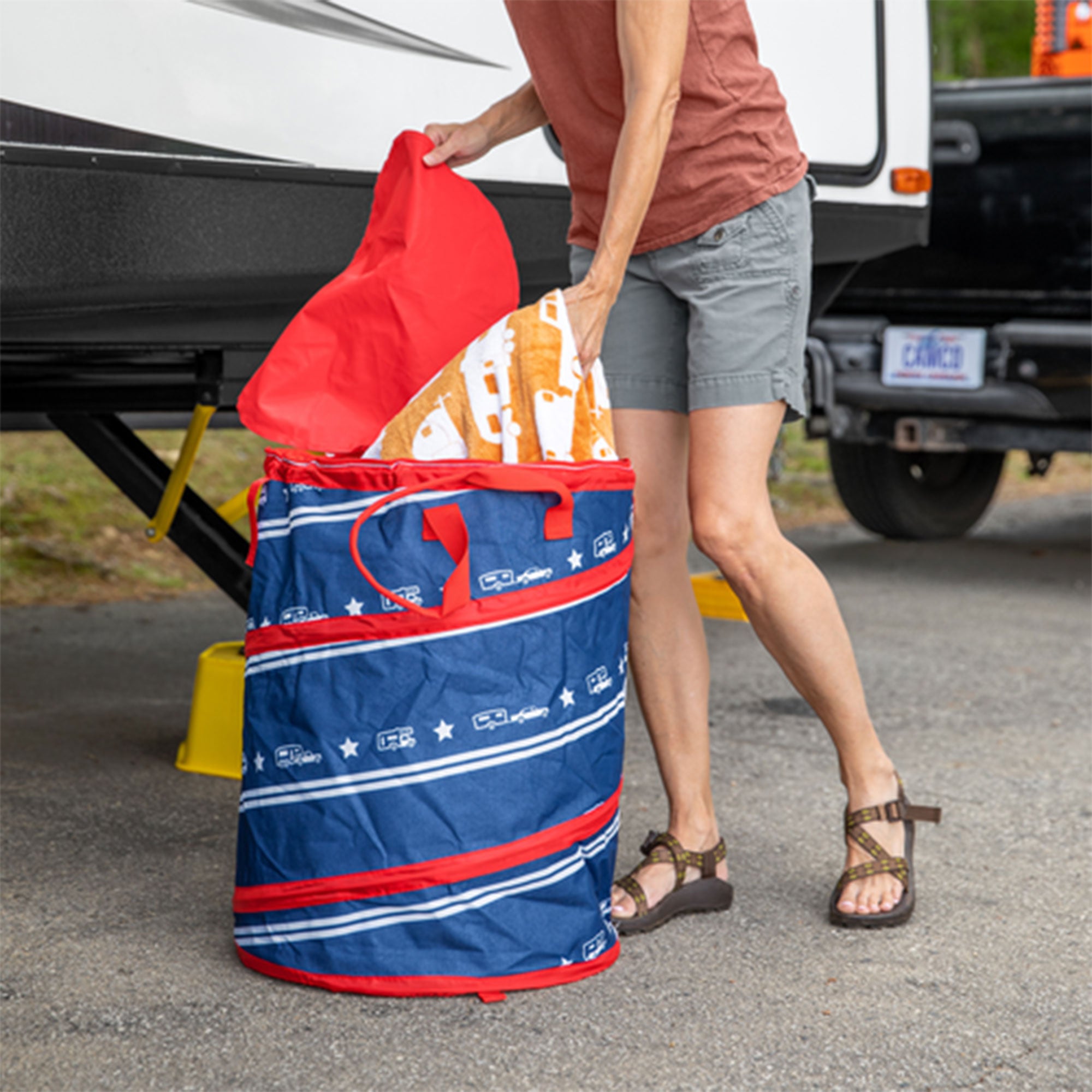 Camco Campsite Pop Up Utility Container with Liner and Zipper Close, Patriotic - VMInnovations