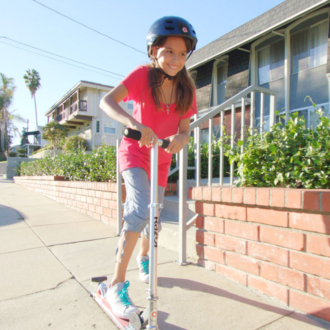 Razor V17 Youth Skateboard/Scooter/Bike Sport Helmet, Glossy Black (Used) - VMInnovations