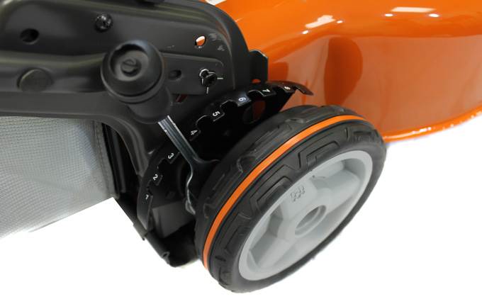 Husqvarna HU600L 22" 149cc Gas Powered Self Propelled Grass Lawn Mower -Open Box