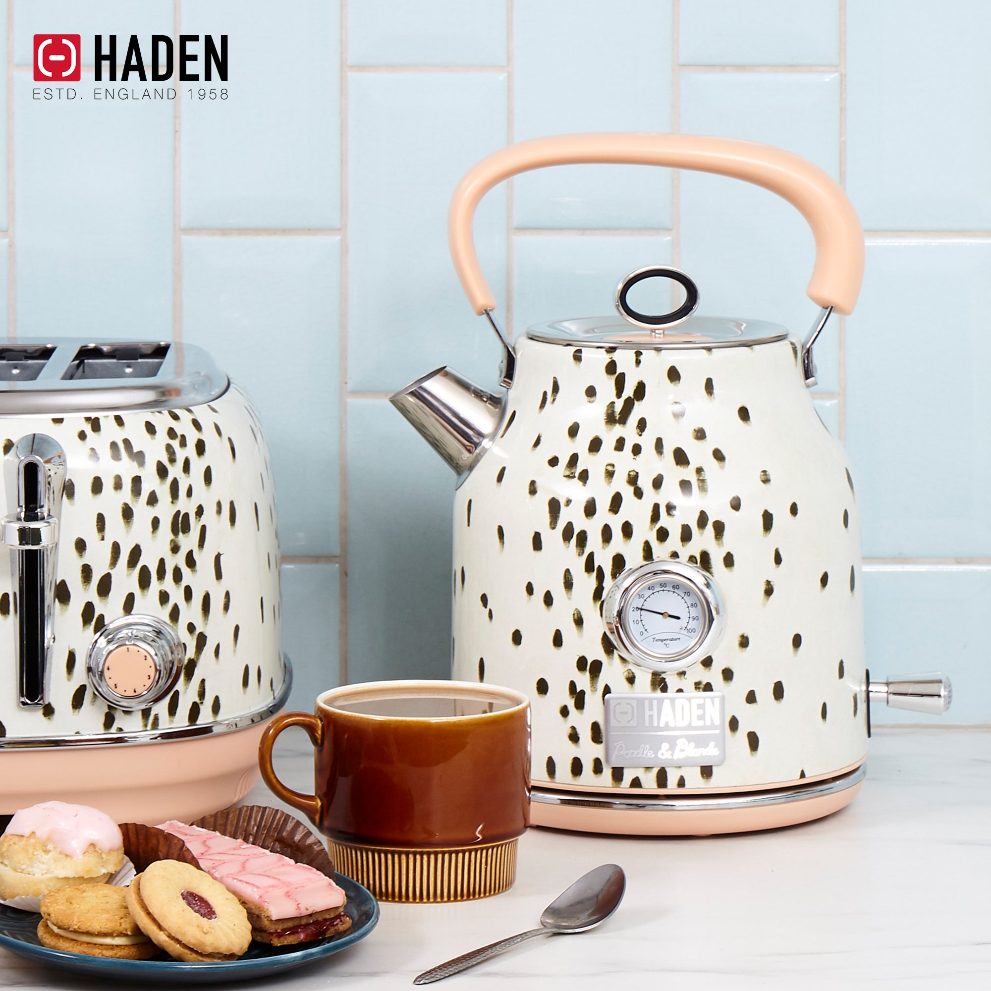 Haden Margate Poodle and Blonde Electric Kettle, 1.7 Cordless, Multicolor (Used)