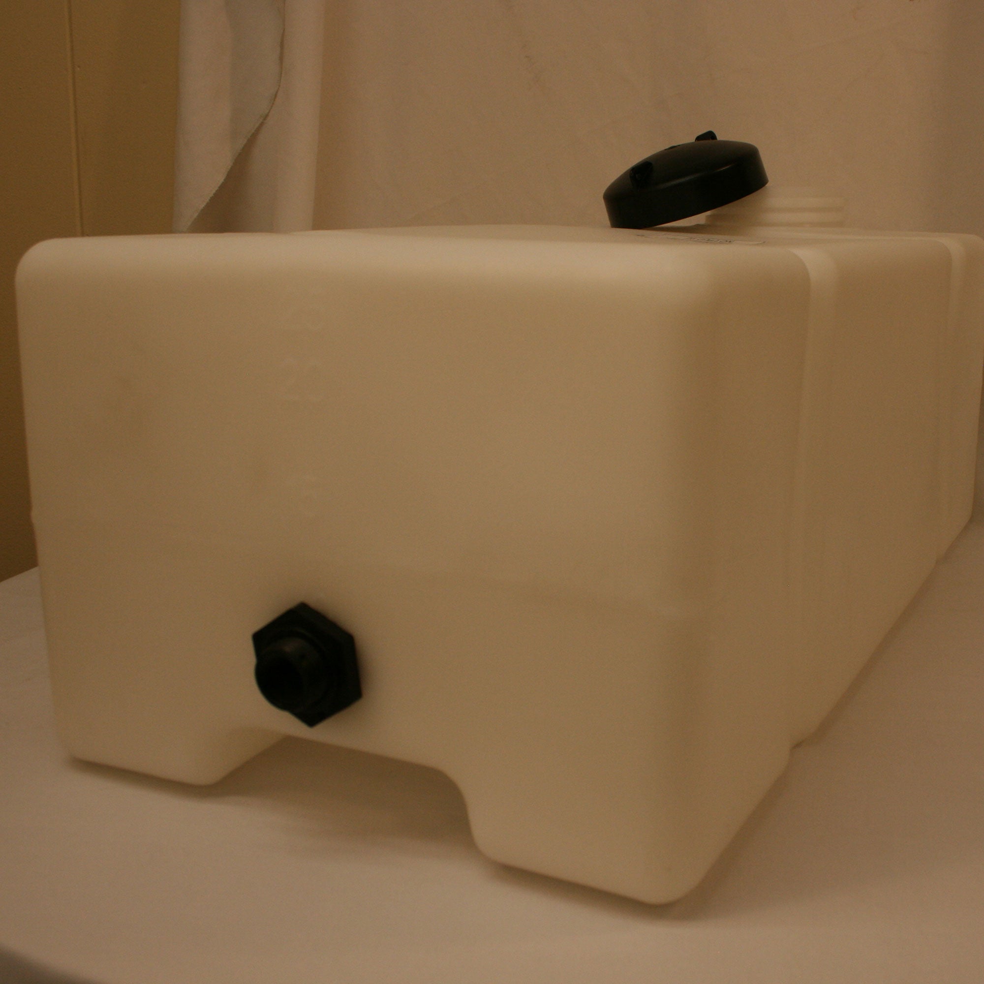 Norwesco 25 Gallon Rectangular Utility Tank for Lawn Care, White (Open Box) - VMInnovations