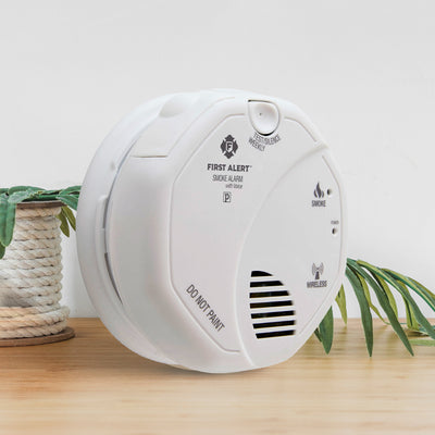 First Alert Smoke and Carbon Monoxide Detector with 120 Volt Battery, White