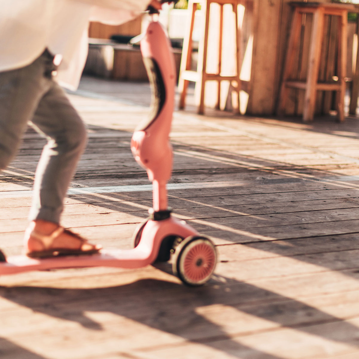 Scoot & Ride 2-in-1 Ride-On Scooter Highwaykick 1 and Kids Helmet XXS, Rose