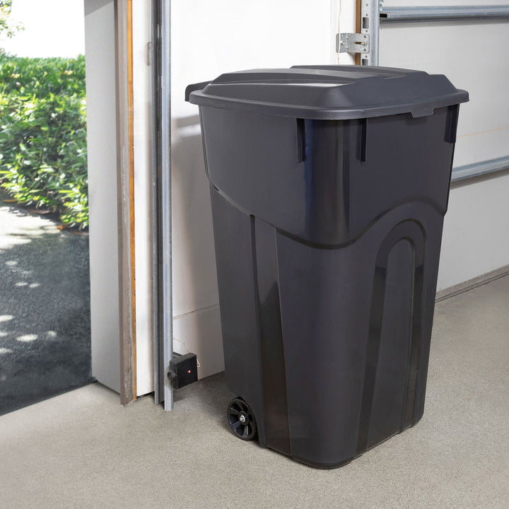 United Solutions 2 Pack Outdoor Trash Can w/Lid & Wheels, 32Gal, Black(Open Box)