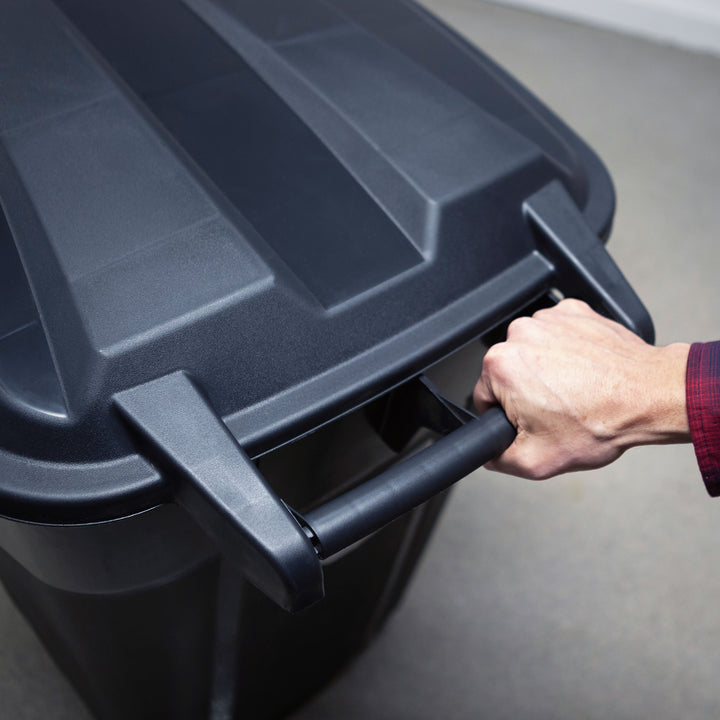 United Solutions 2 Pack Outdoor Trash Can w/Lid and Wheels, 32 Gal, Black (Used)