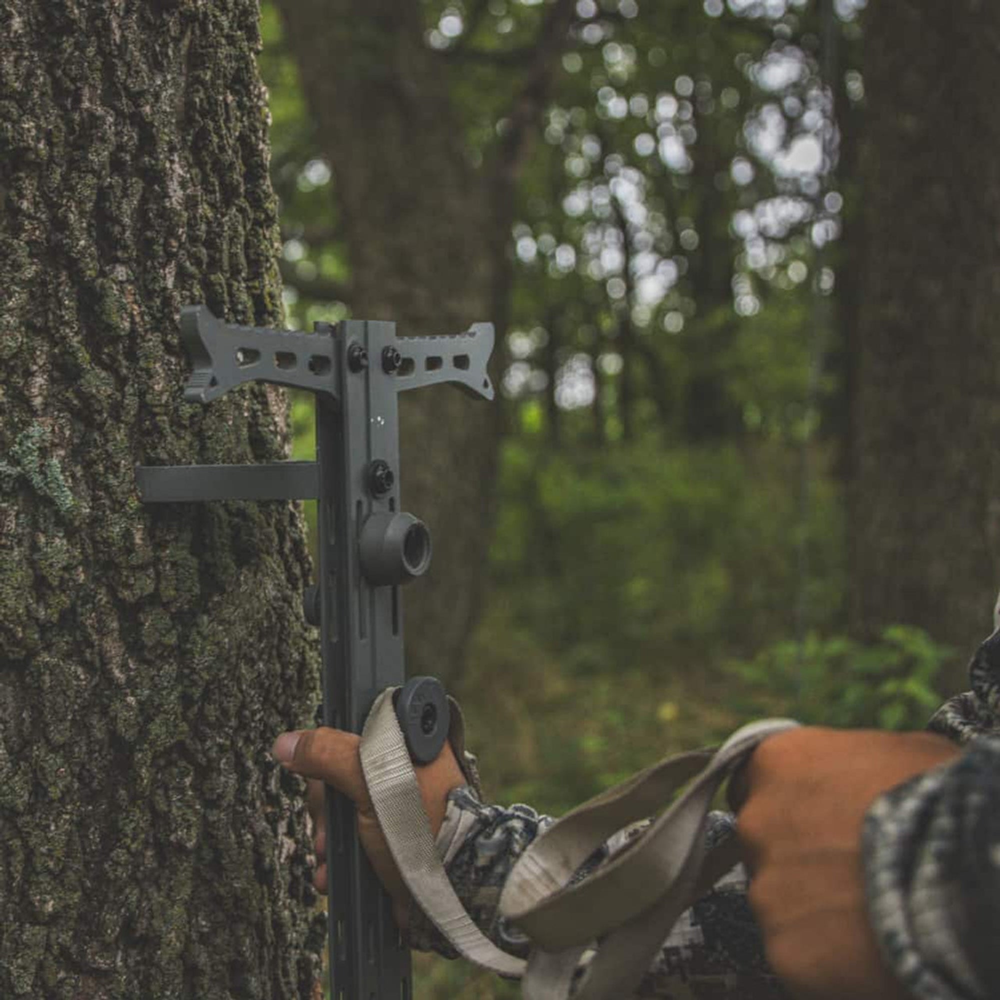 Hawk Helium 4-Pack Aluminum Climbing Sticks, Tree Stand Hunting Gear (Used)