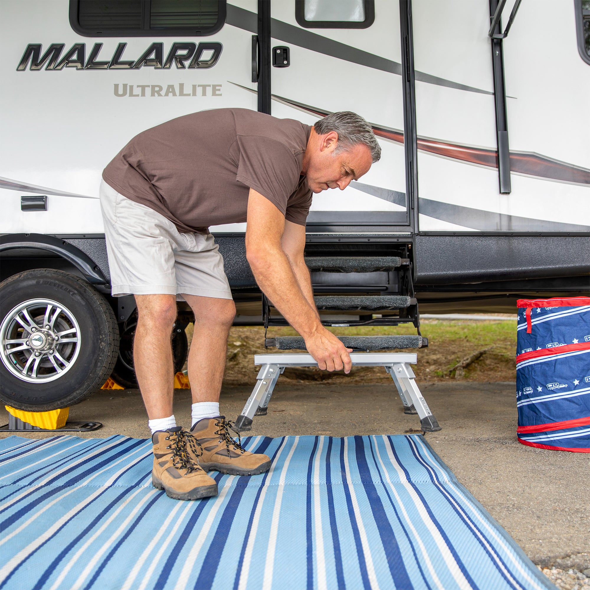 Camco Aluminum Step Stool, Adjustable Height for RV & Trailers, Silver(Open Box) - VMInnovations