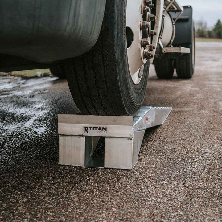 Titan Ramps Aluminum Semi Truck Riser Ramps with 20,000 lb Capacity (Open Box)
