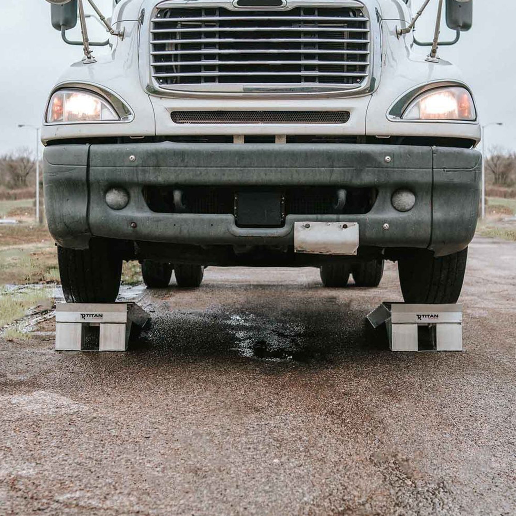 Titan Ramps Aluminum Semi Truck Riser Ramps with 20,000 lb Capacity (Open Box) - VMInnovations