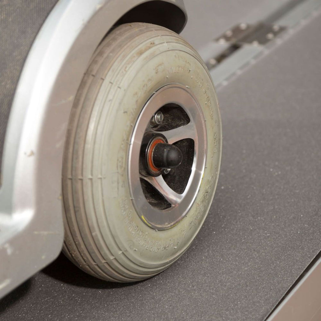 Silver Spring Mobility and Utility Ramp, 4 Foot Single Fold w/Grit Surface(Used)