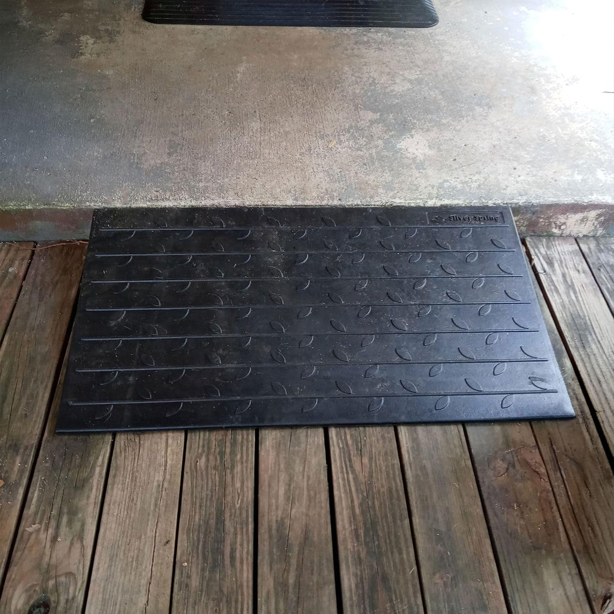 Silver Spring 4" Maximum Riser, Solid Rubber 3 Channel Threshold Ramp (Open Box)