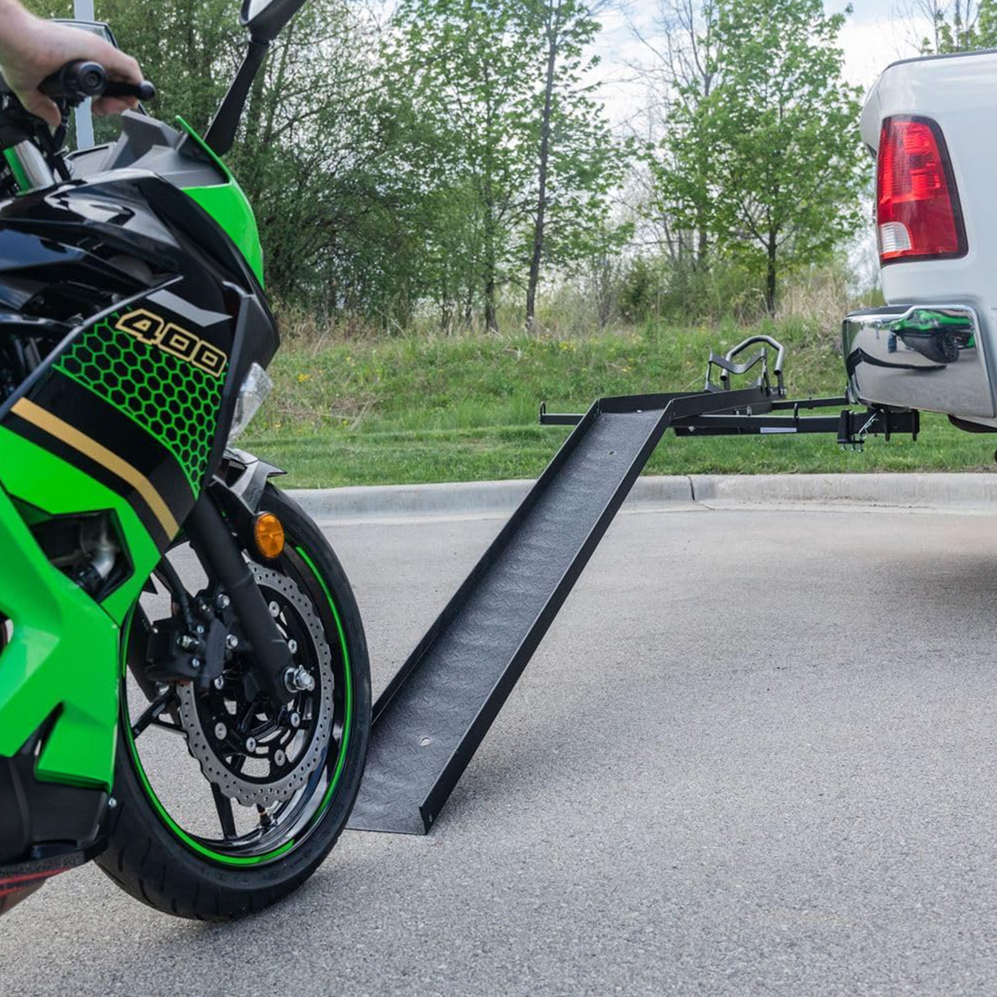 Black Widow Motorcycle Bike Carrier w/Ramp for 2" Hitch, 600lb Capacity (Used)