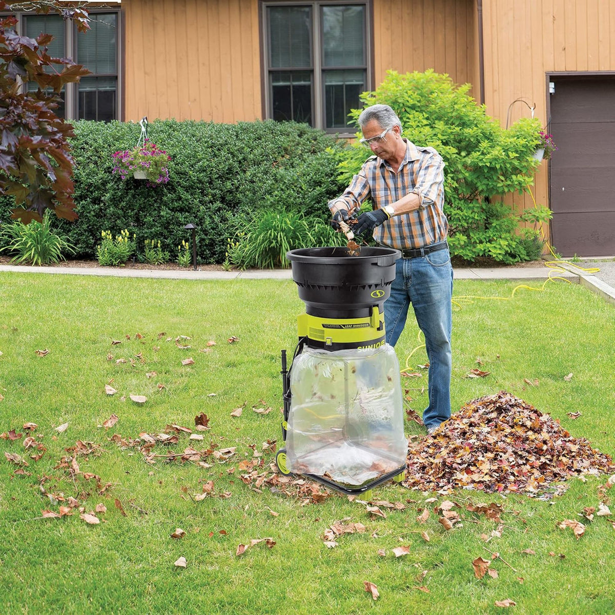 Sun Joe 15-Amp Bladeless 8,000 RPM Electric Leaf Mulcher, Black/Green (Open Box)