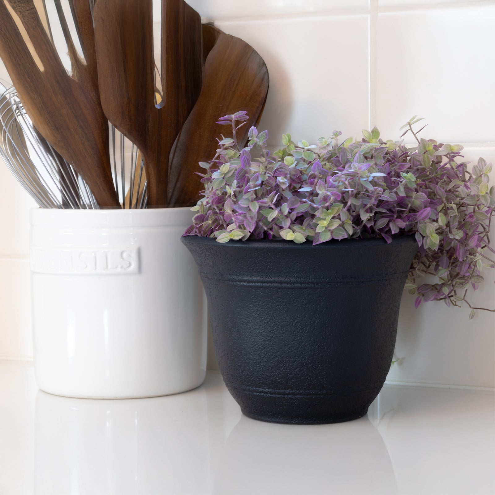 The HC Companies Sierra Self-Watering Pot with Internal Disk, 16", Black Onyx - VMInnovations