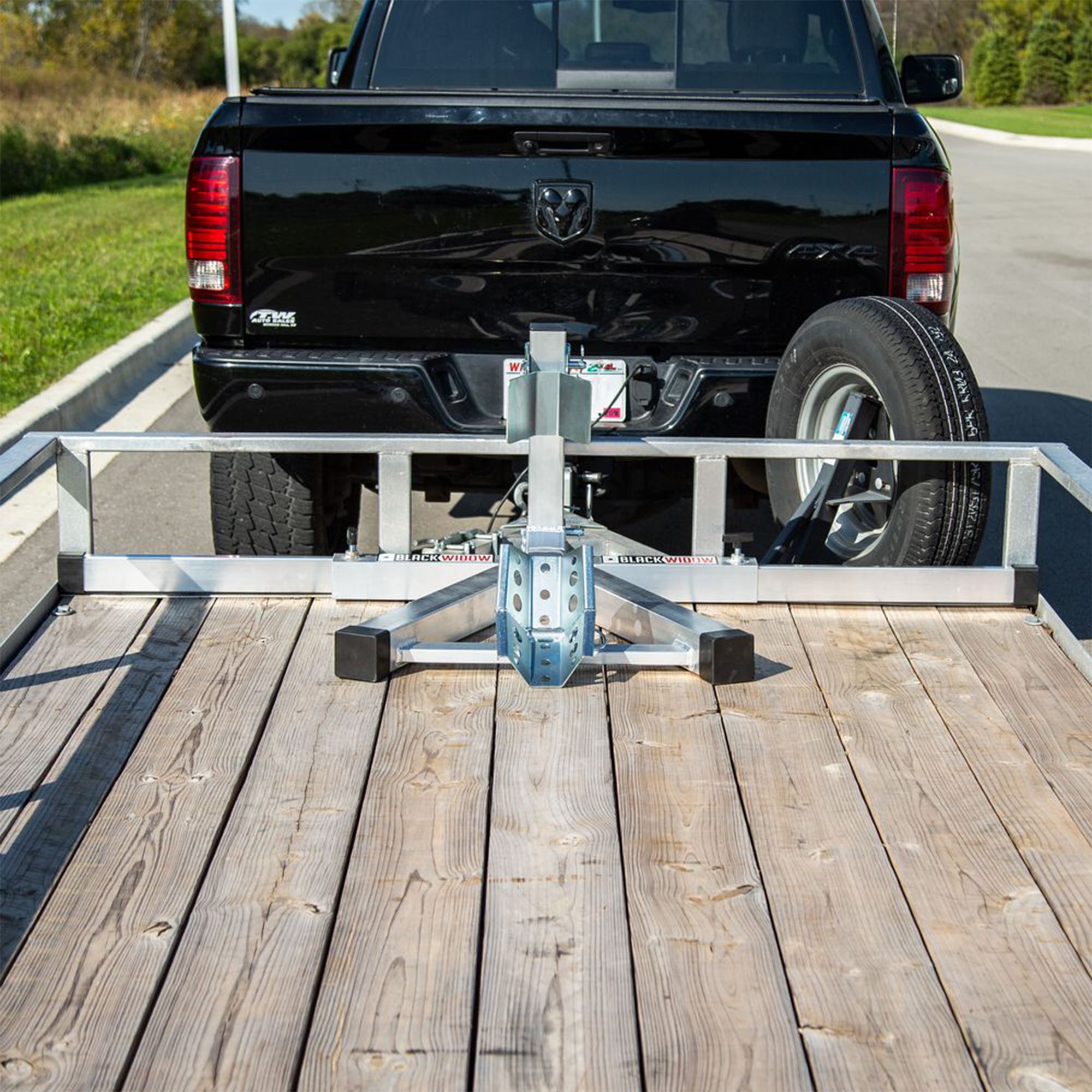 Black Widow Motorcycle Wheel Chock, Adjustable Aluminum Stand, Fits 15-22" Tires - VMInnovations