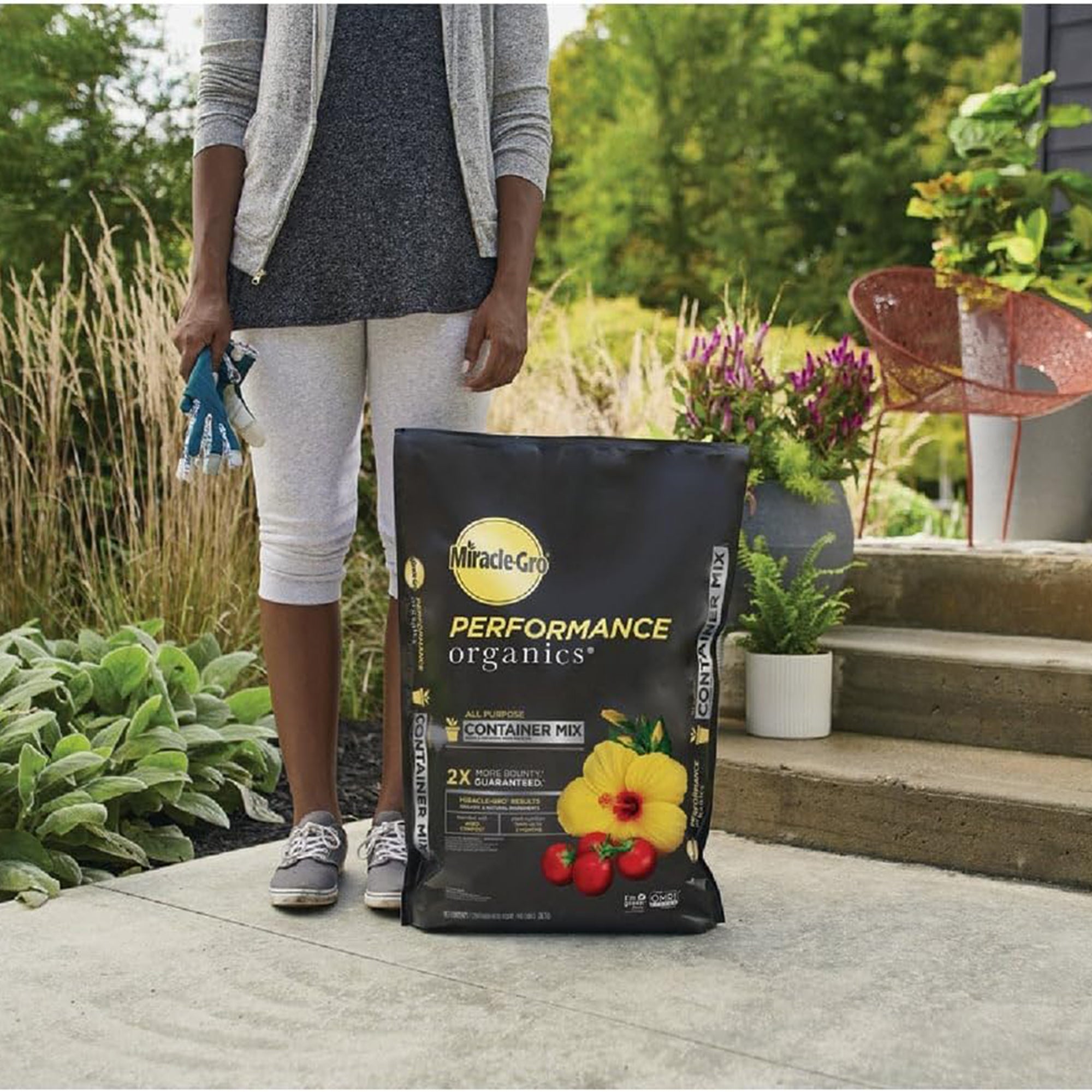 Miracle-Gro 135 Pack Organic Container Mix Garden Soil, Quick Release Fertilizer