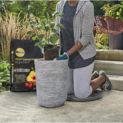 Miracle-Gro 135 Pack Organic Container Mix Garden Soil, Quick Release Fertilizer