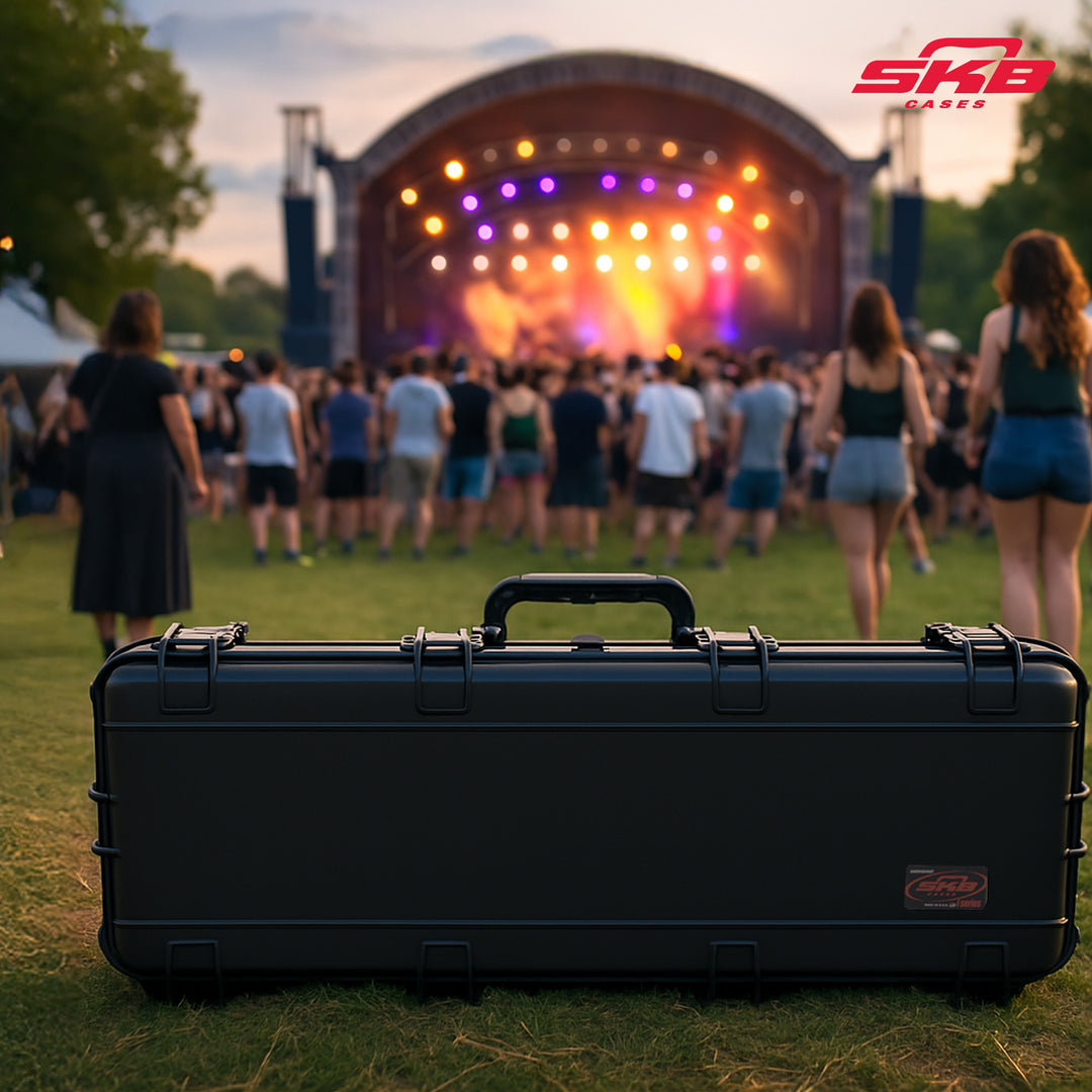 SKB Les Paul Guitar Hard Case w/Plush Interior, TSA Latches & Wheels (Open Box)