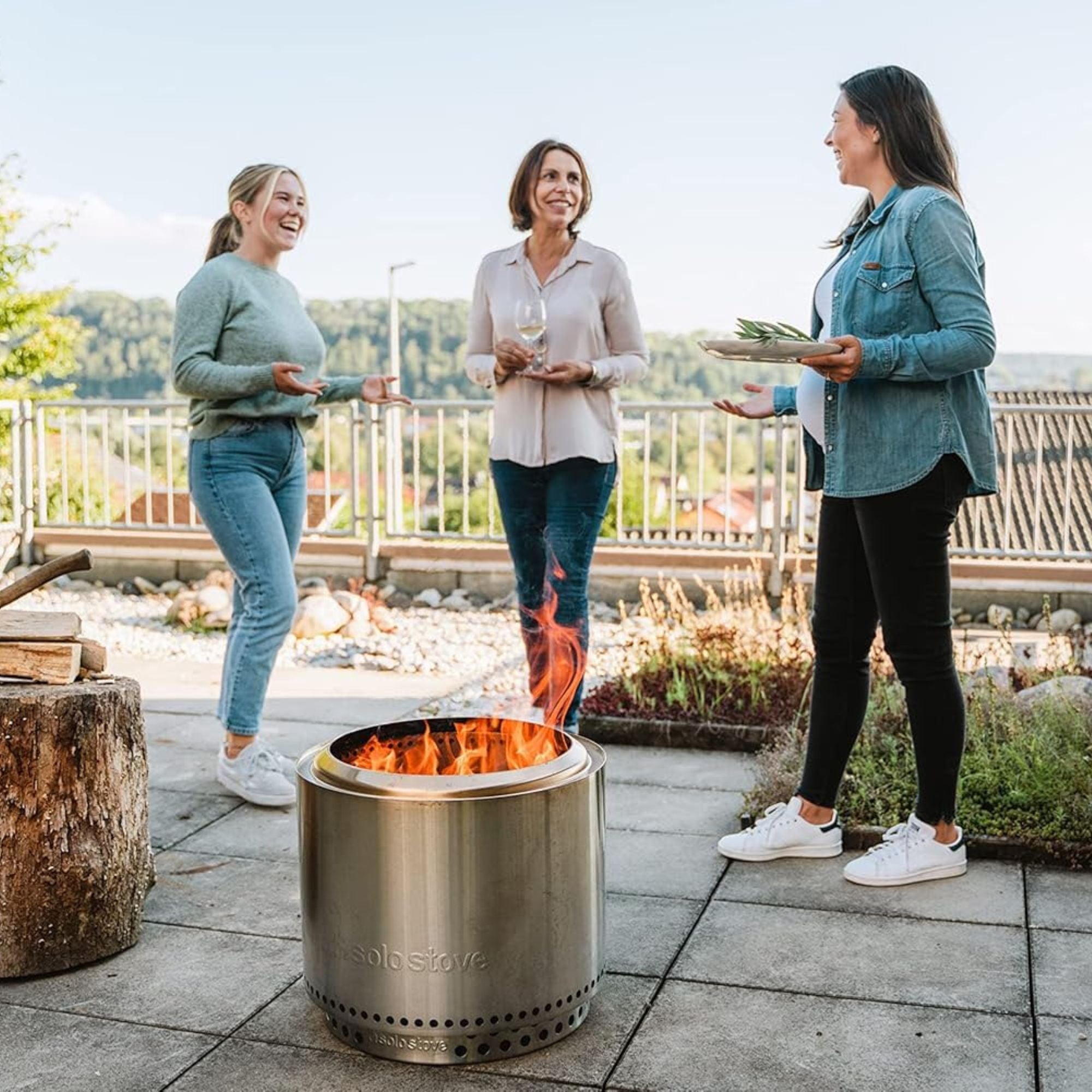 Solo Stove Essential Bundle Bonfire, 19.5" Smokeless Fire Pit with Stand, & Lid