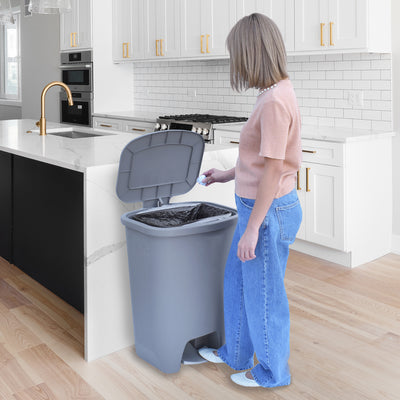 Glad Kitchen Trash Can with Lid, Foot Pedal and Garbage Bag Rings (Used)