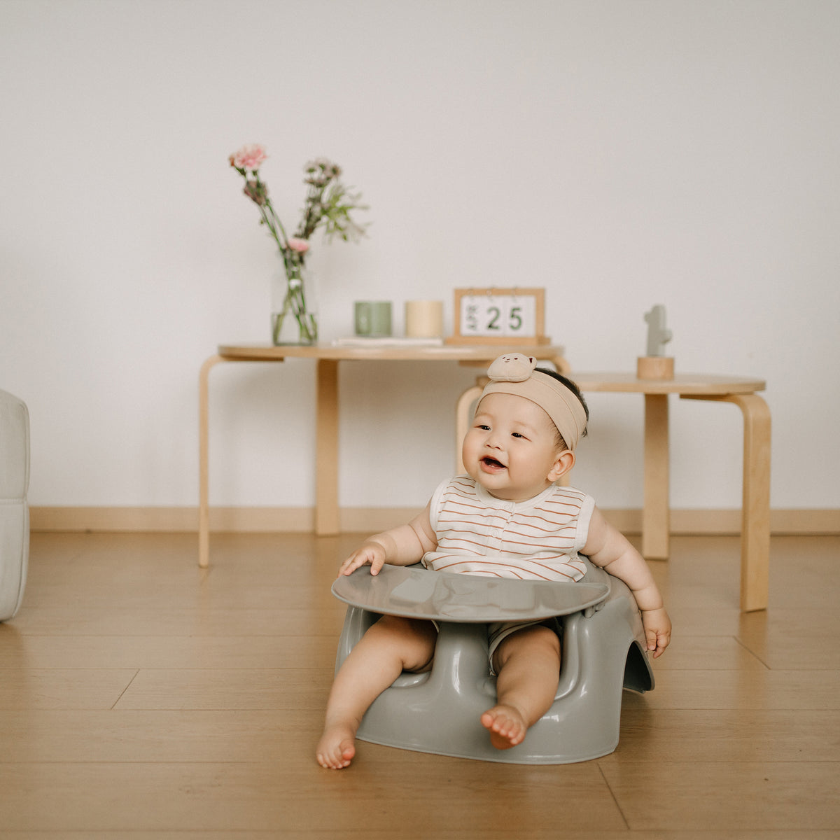 Bumbo Plastic Floor Seat Lite Baby Chair with Tray, 3-12 Months, Breige, 2 Pack