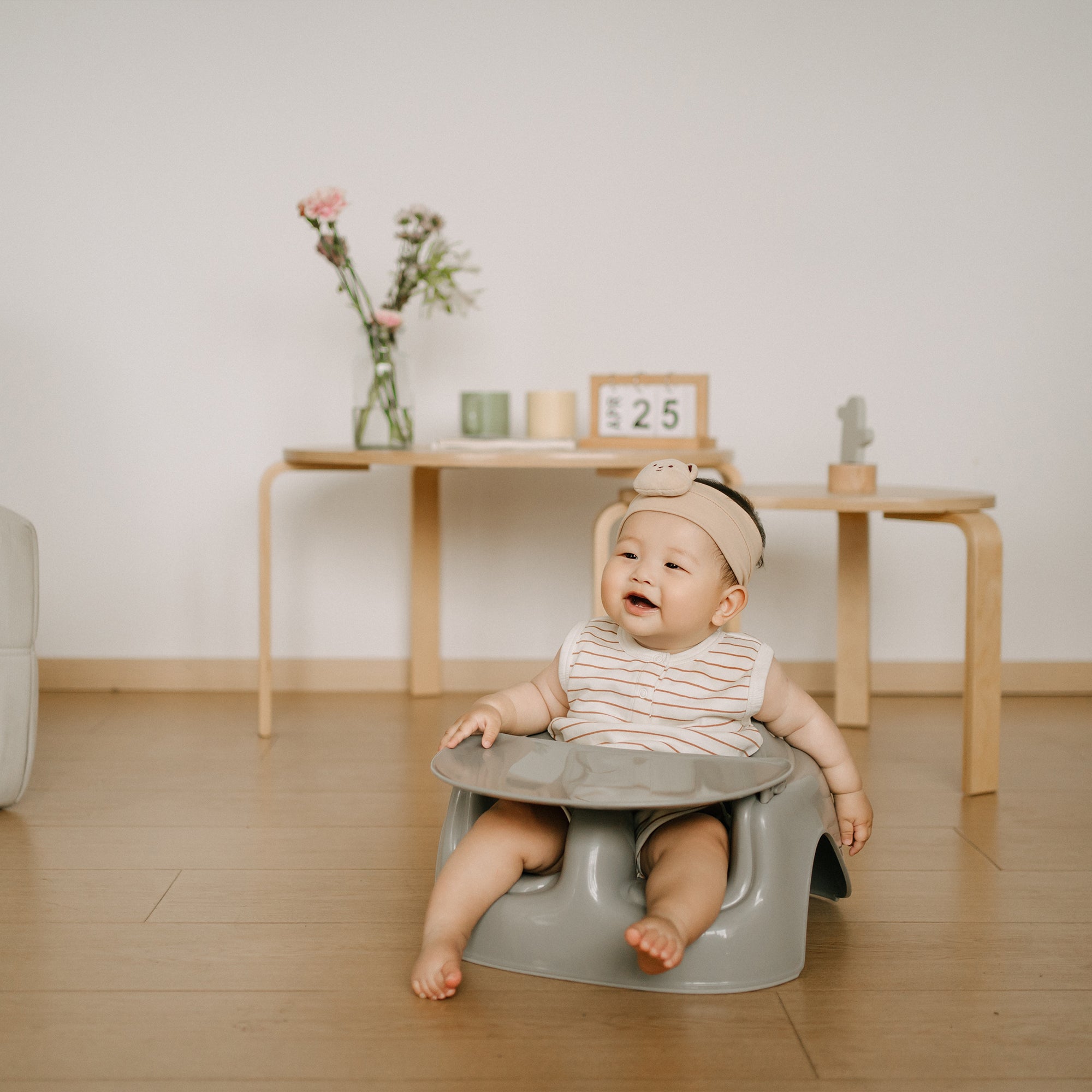 Bumbo Plastic Floor Seat Lite Baby Chair with Tray, 3-12 Months, Breige, 2 Pack