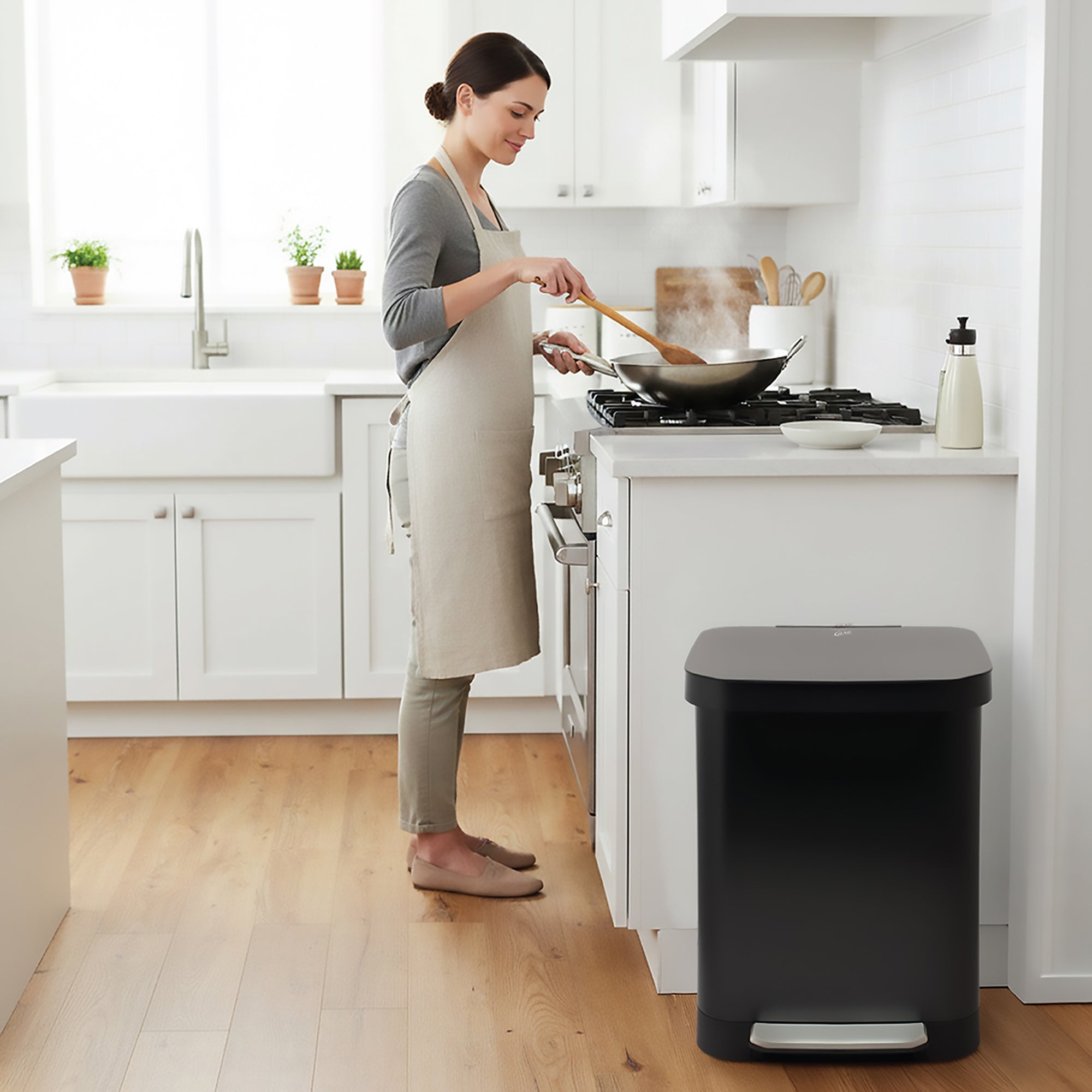 Glad Step Trash Can, Series 2 Soft Close Bin with Odor Protection, 13 Gal (Used)