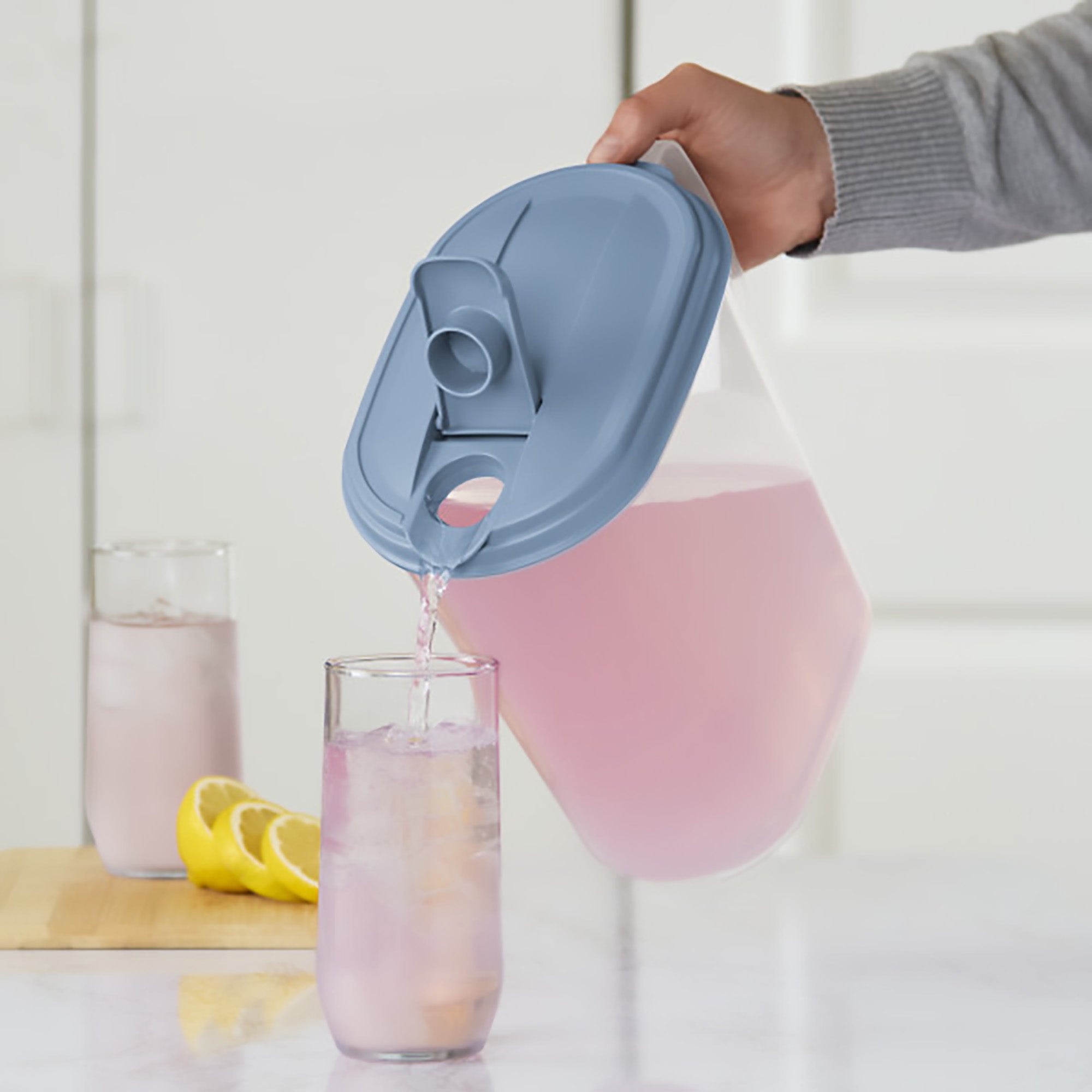 Sterilite 1 Gallon Plastic Hinged Pitcher w/ Comfort Grip Handle, Blue, 24 Pack - VMInnovations