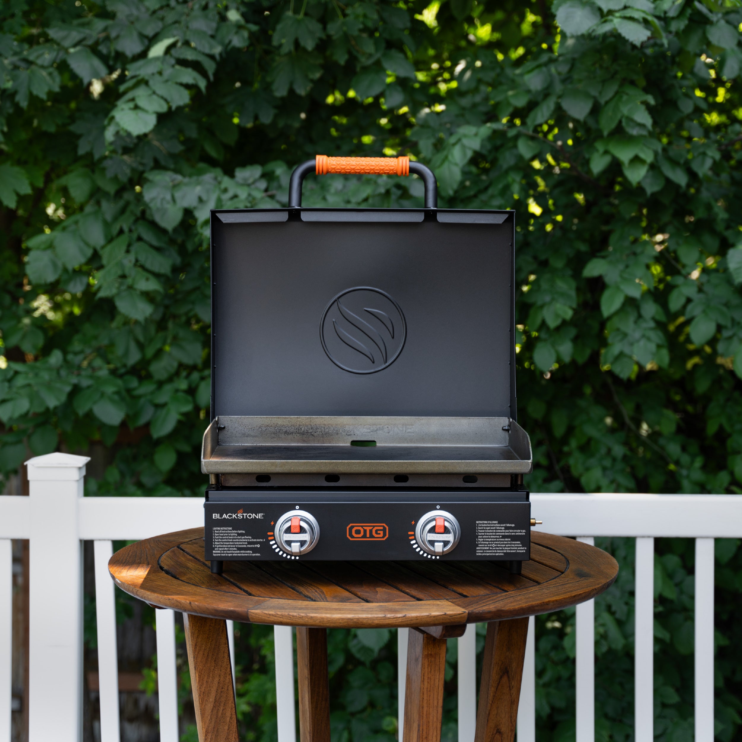 Blackstone OTG 22" Tabletop Griddle, Portable Grill w/ Built-In Hood (Open Box)